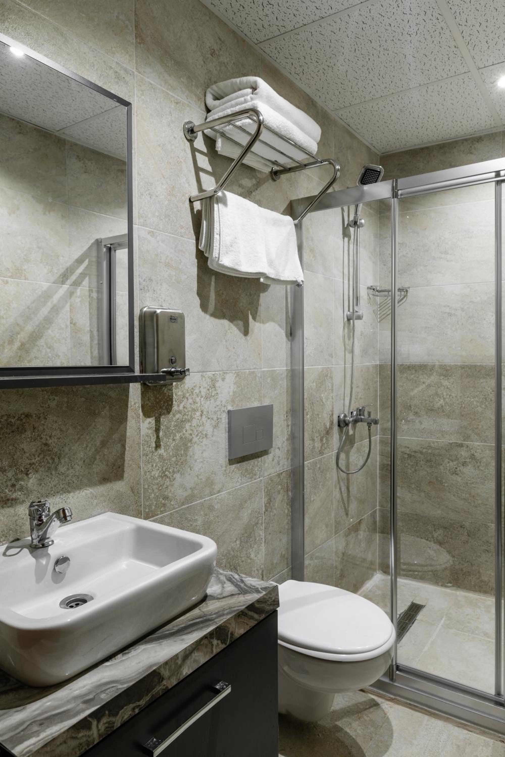 madame roza - Image 6