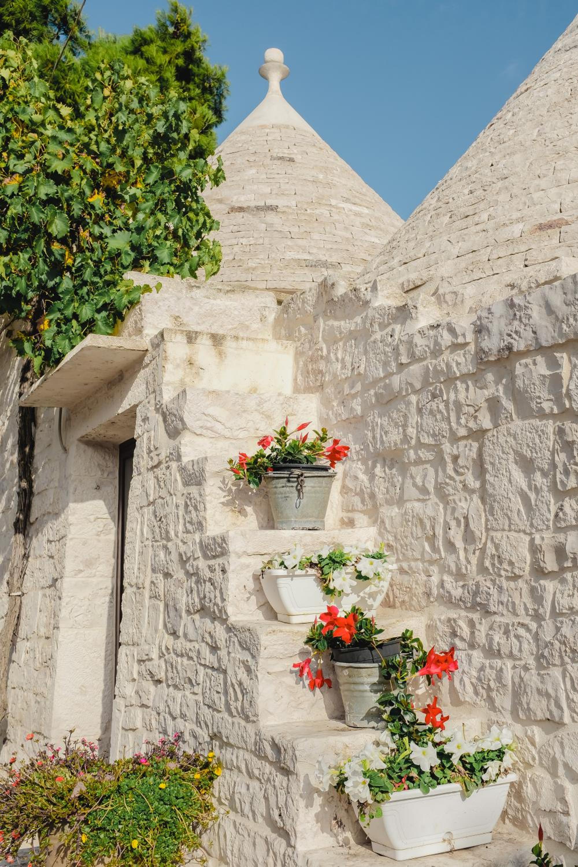 Trulli Borgo Lamie view 2