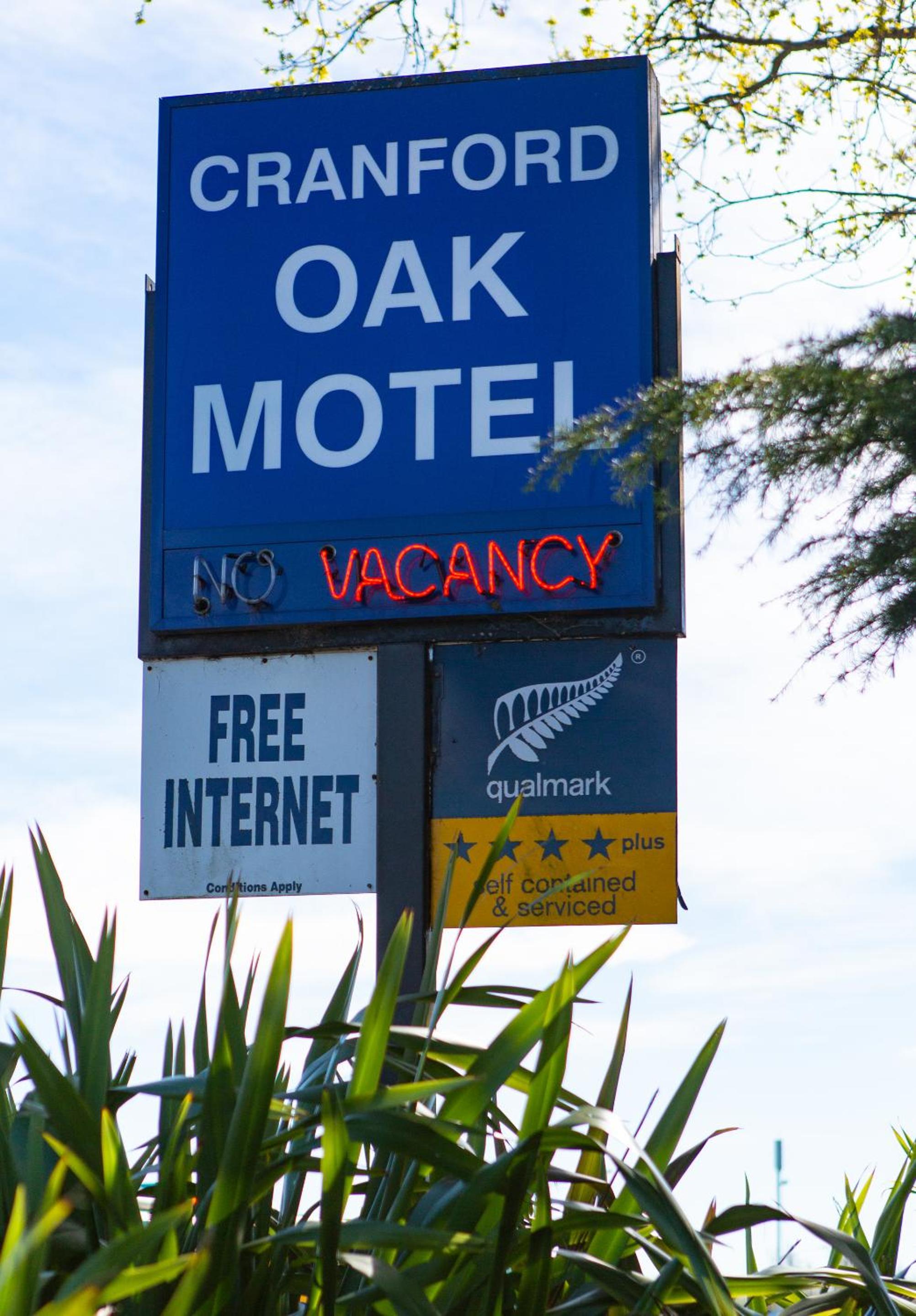 Cranford Oak Motel - Image 4