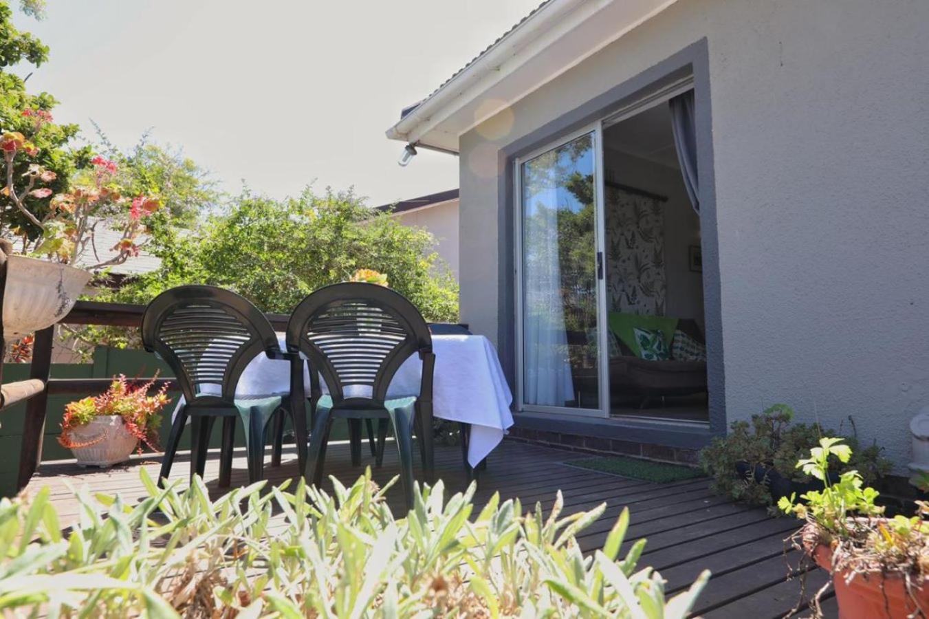 Caesar's Self-catering Open Plan Suite