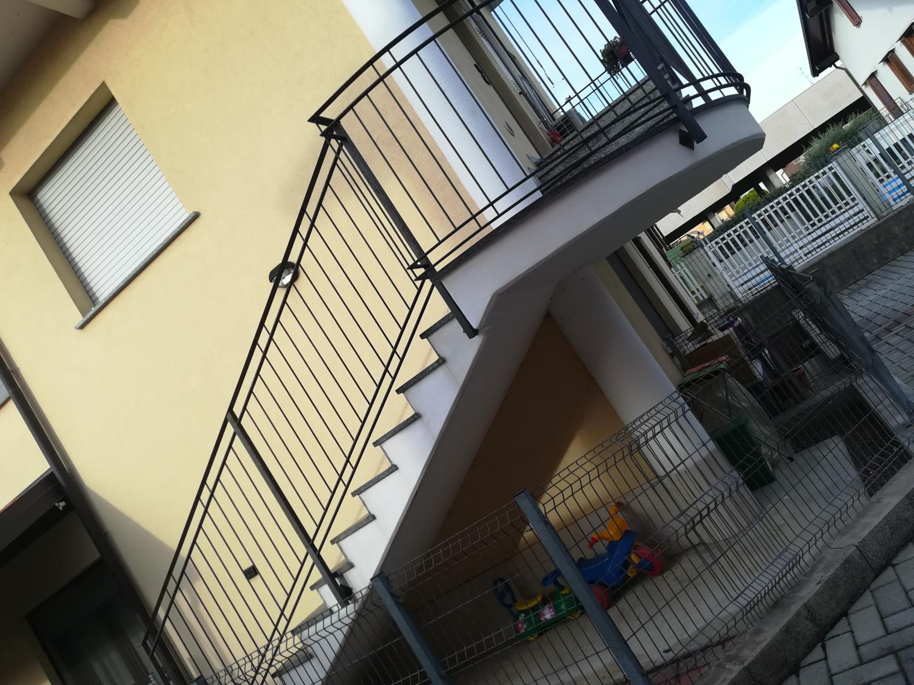 Yellow House CIR 12040 view 3