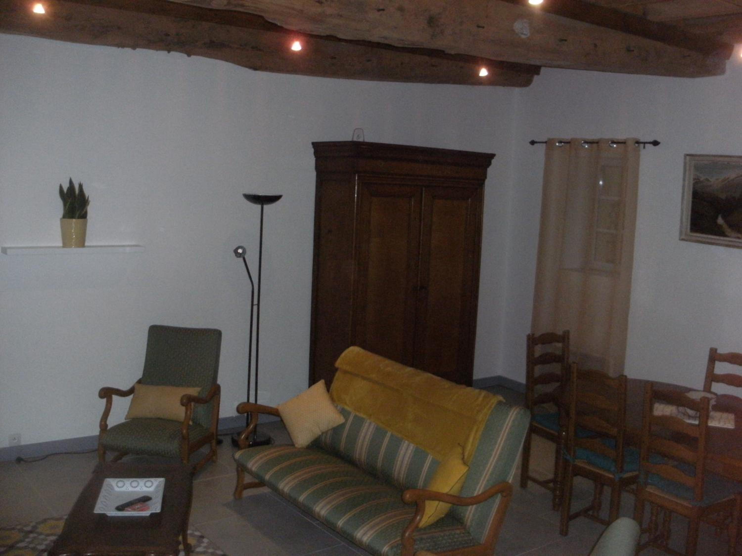 grange dans ancien corps de ferme view 4