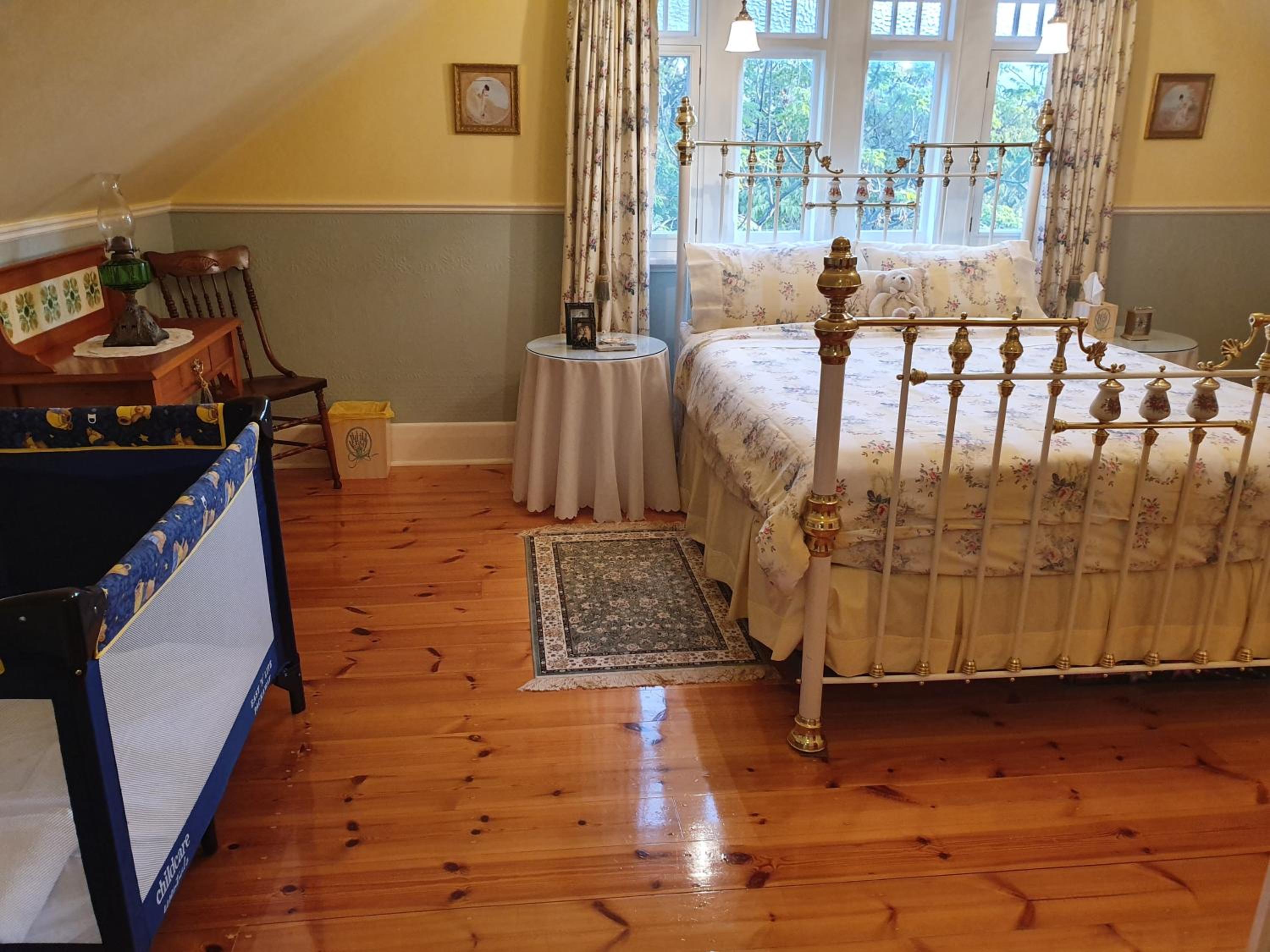 Water Bay Villa Bed & Breakfast