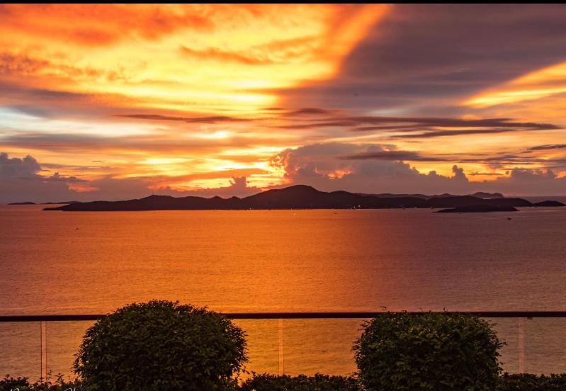 Hotel The Peak Towers - Image 1