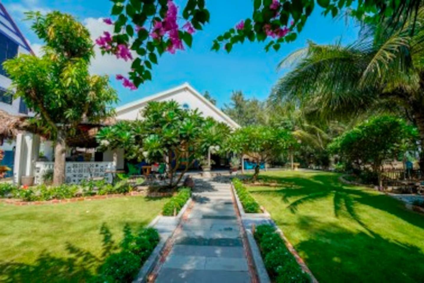 Holiday Villa 6BR Beachfront, Pool, Sauna An Bang Beach