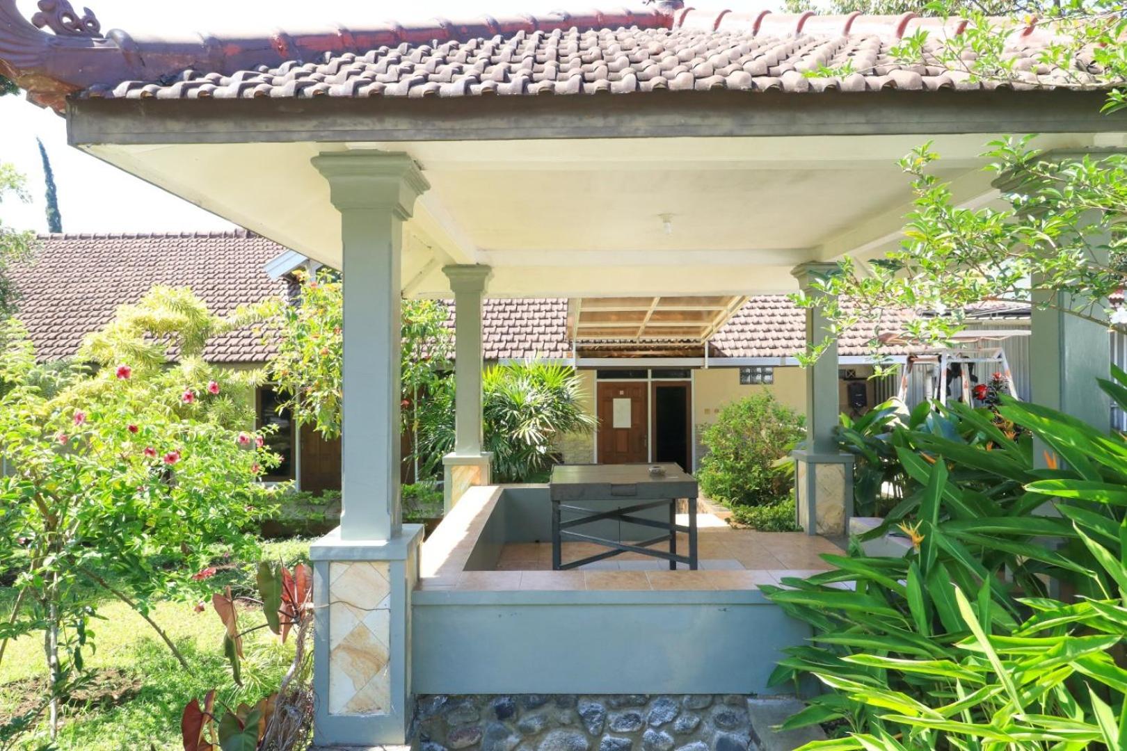Villa Bunga Guest House RedPartner view 3
