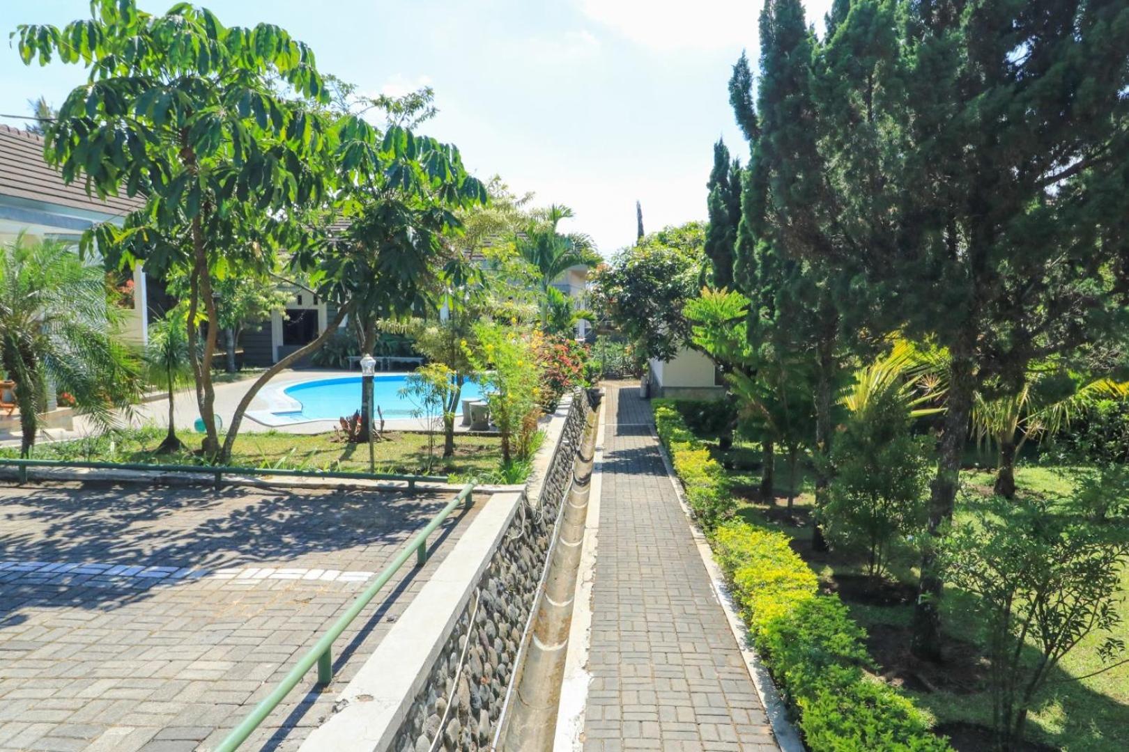 Villa Bunga Guest House RedPartner view 4