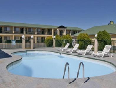Days Inn by Wyndham Snyder