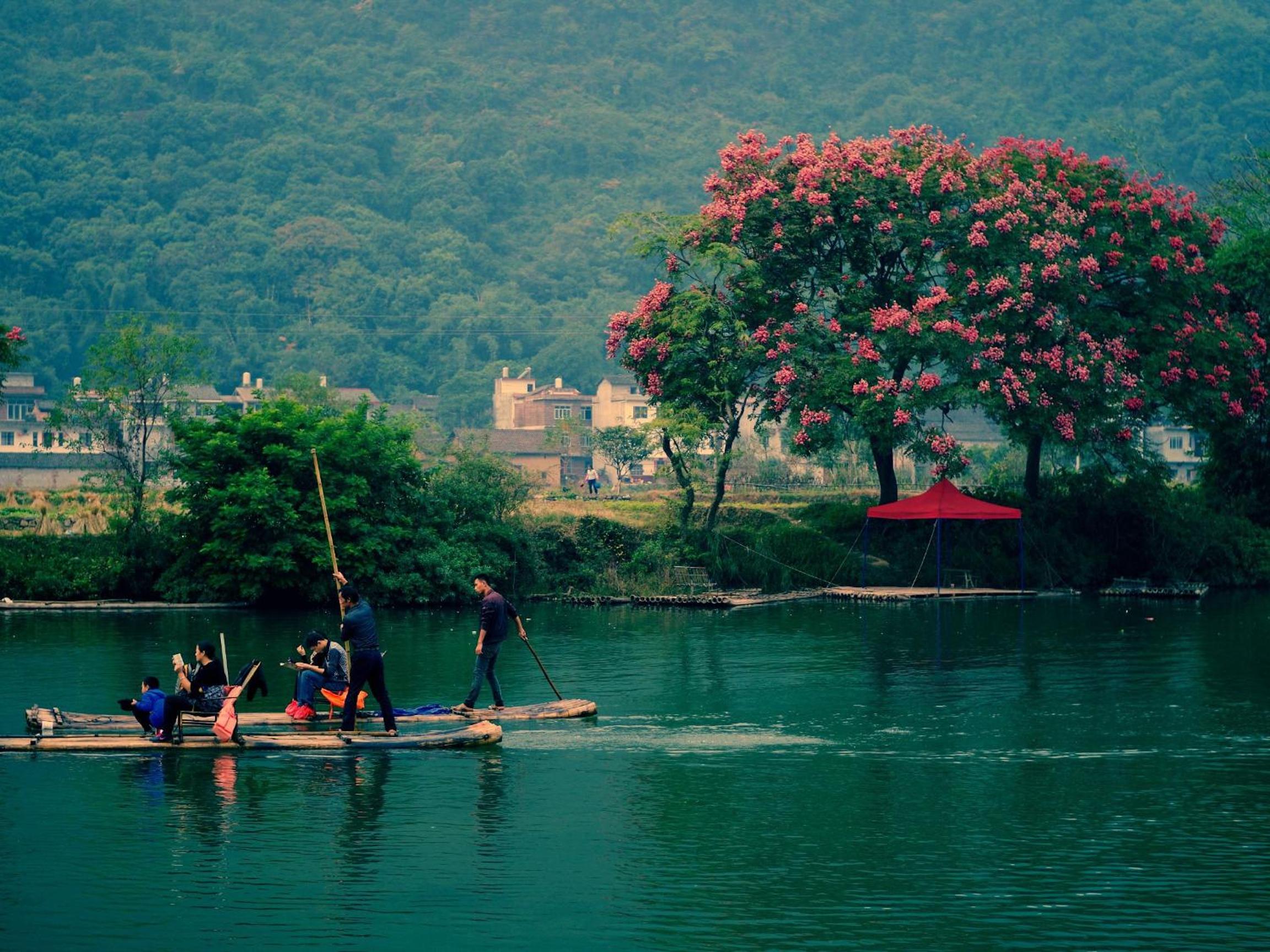 Yangshuo Eden's Social Guesthouse - Wake up to a hearty Western breakfast & fresh craft coffee & night beers & outdoor activities