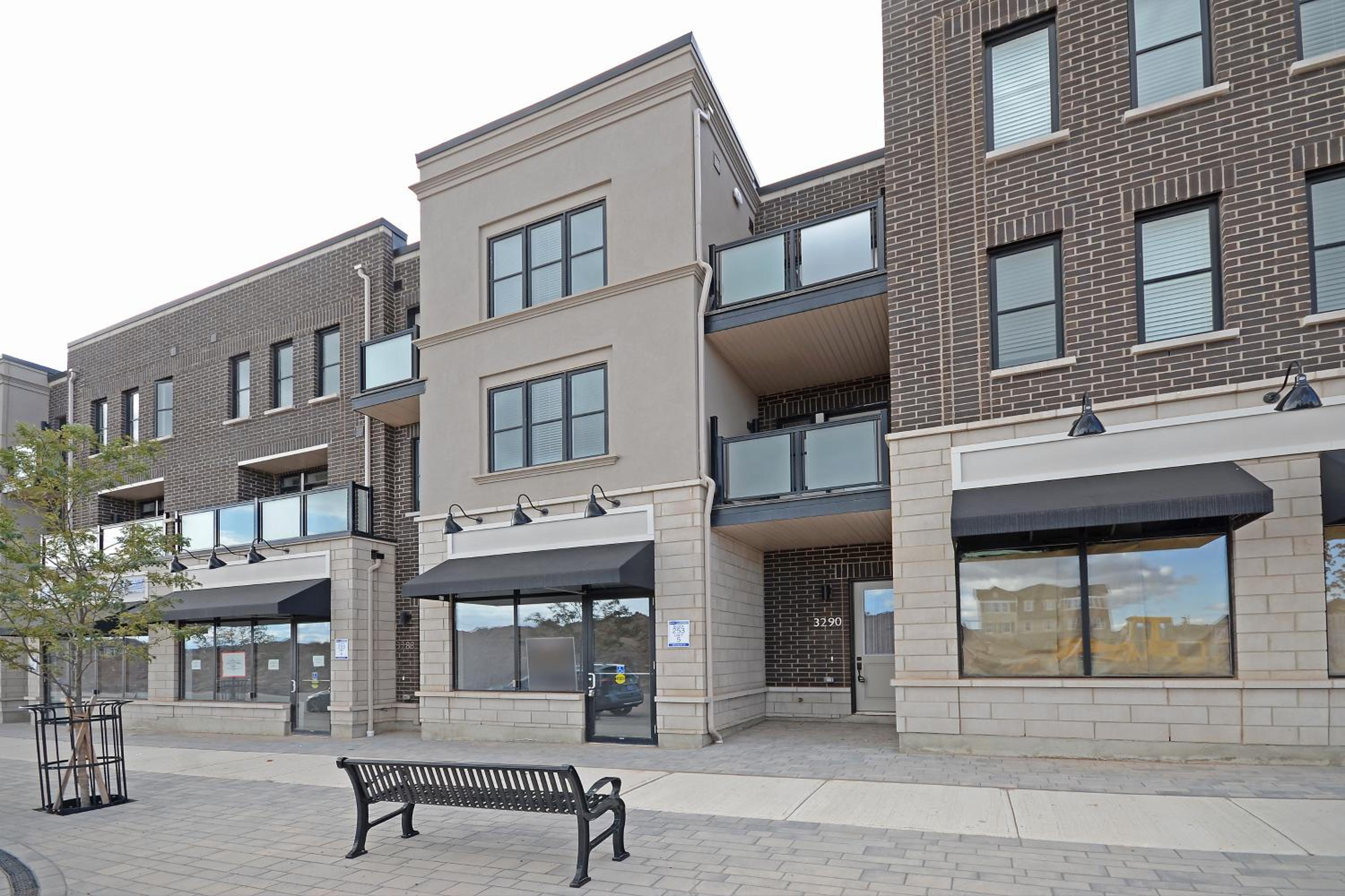 Royal Stays Townhome Collection - 3 Bedroom Townhome in Oakville - Property Image 32