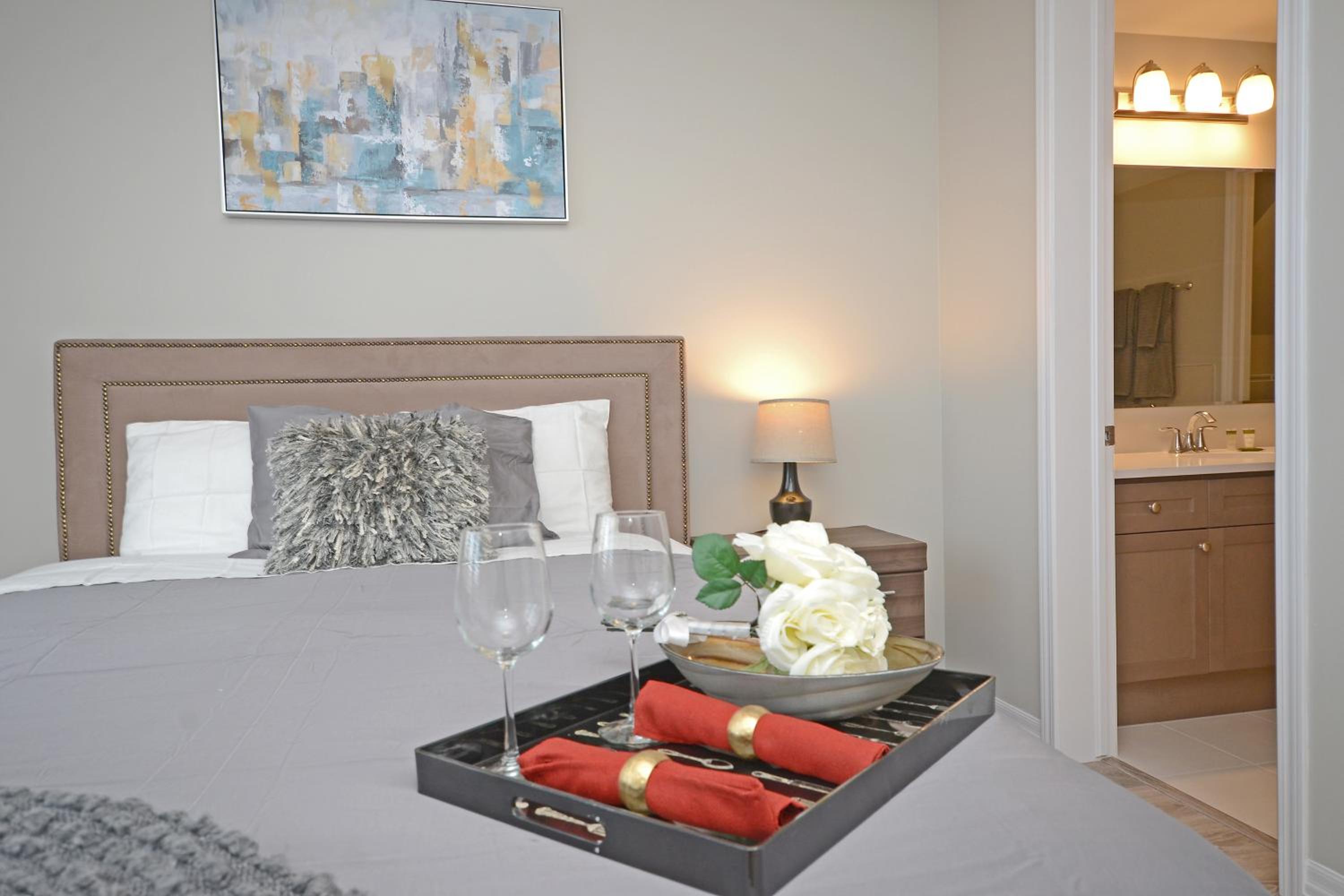 Royal Stays Townhome Collection - 3 Bedroom Townhome in Oakville - Property Image 38