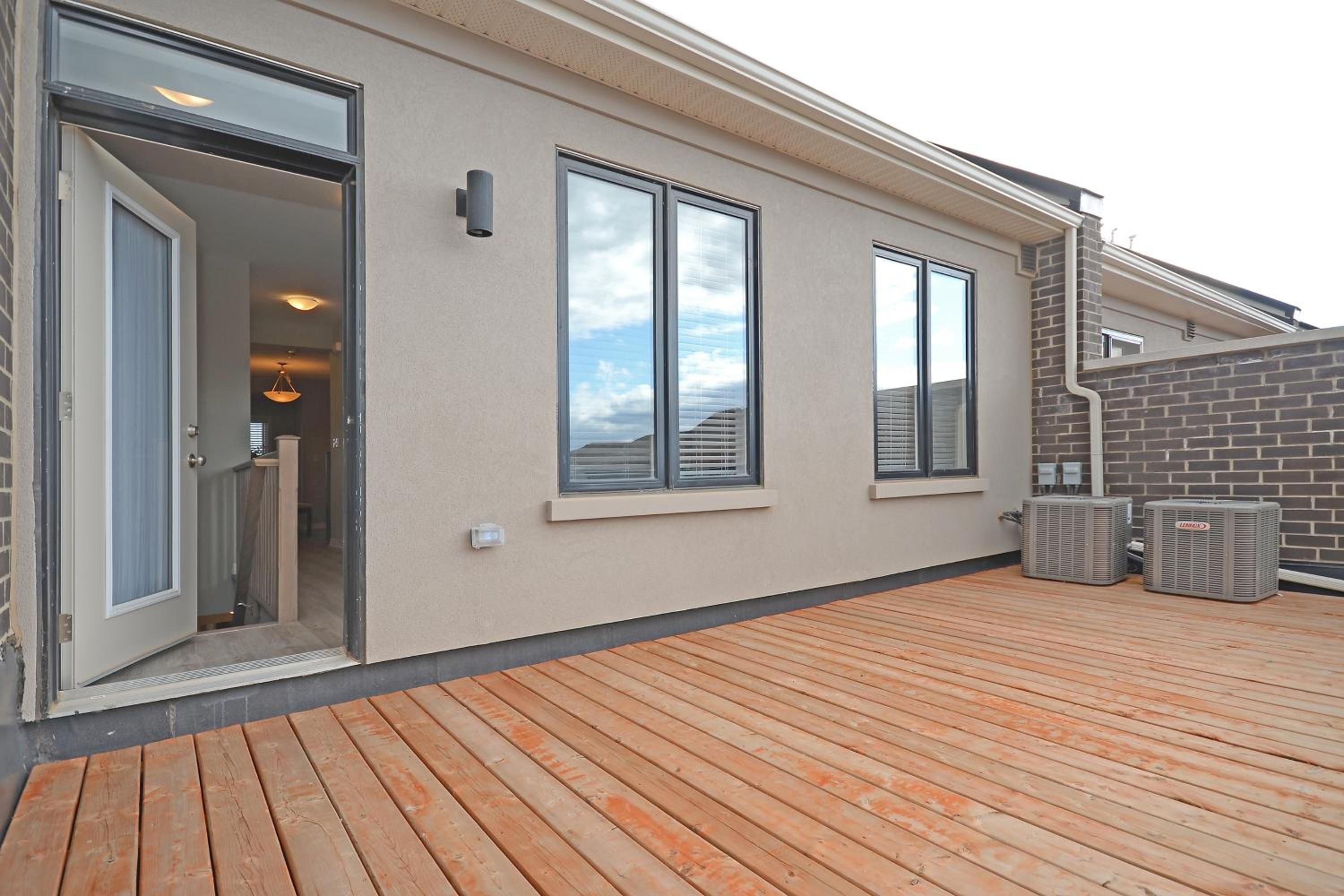 Royal Stays Townhome Collection - 3 Bedroom Townhome in Oakville - Property Image 14