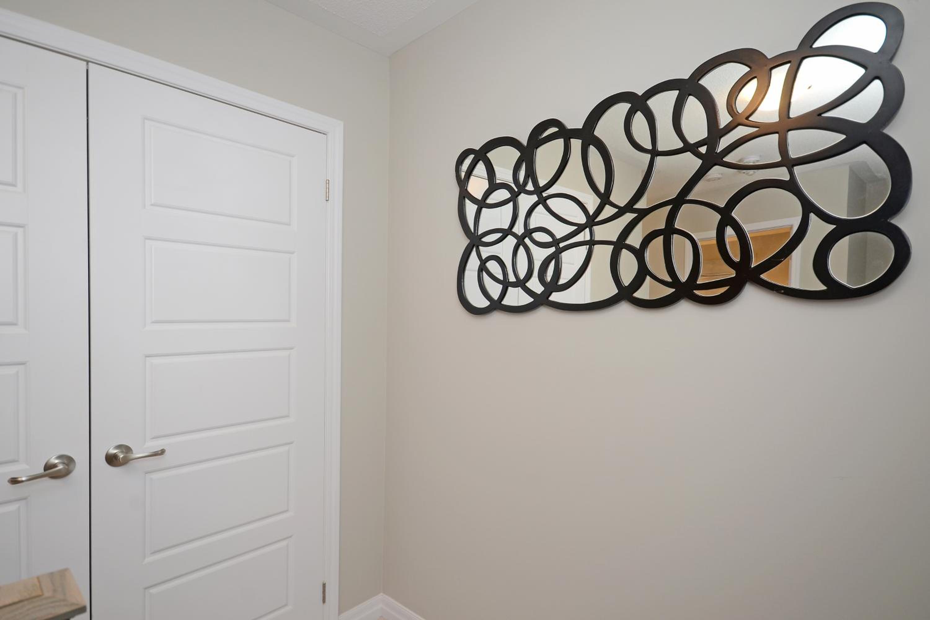 Royal Stays Townhome Collection - 3 Bedroom Townhome in Oakville - Property Image 42