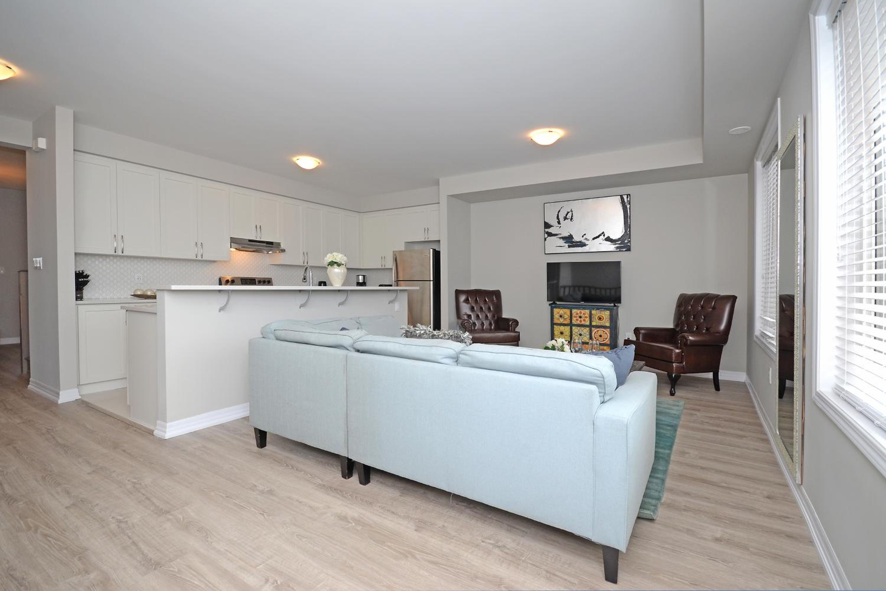 Royal Stays Townhome Collection - 3 Bedroom Townhome in Oakville - Property Image 36