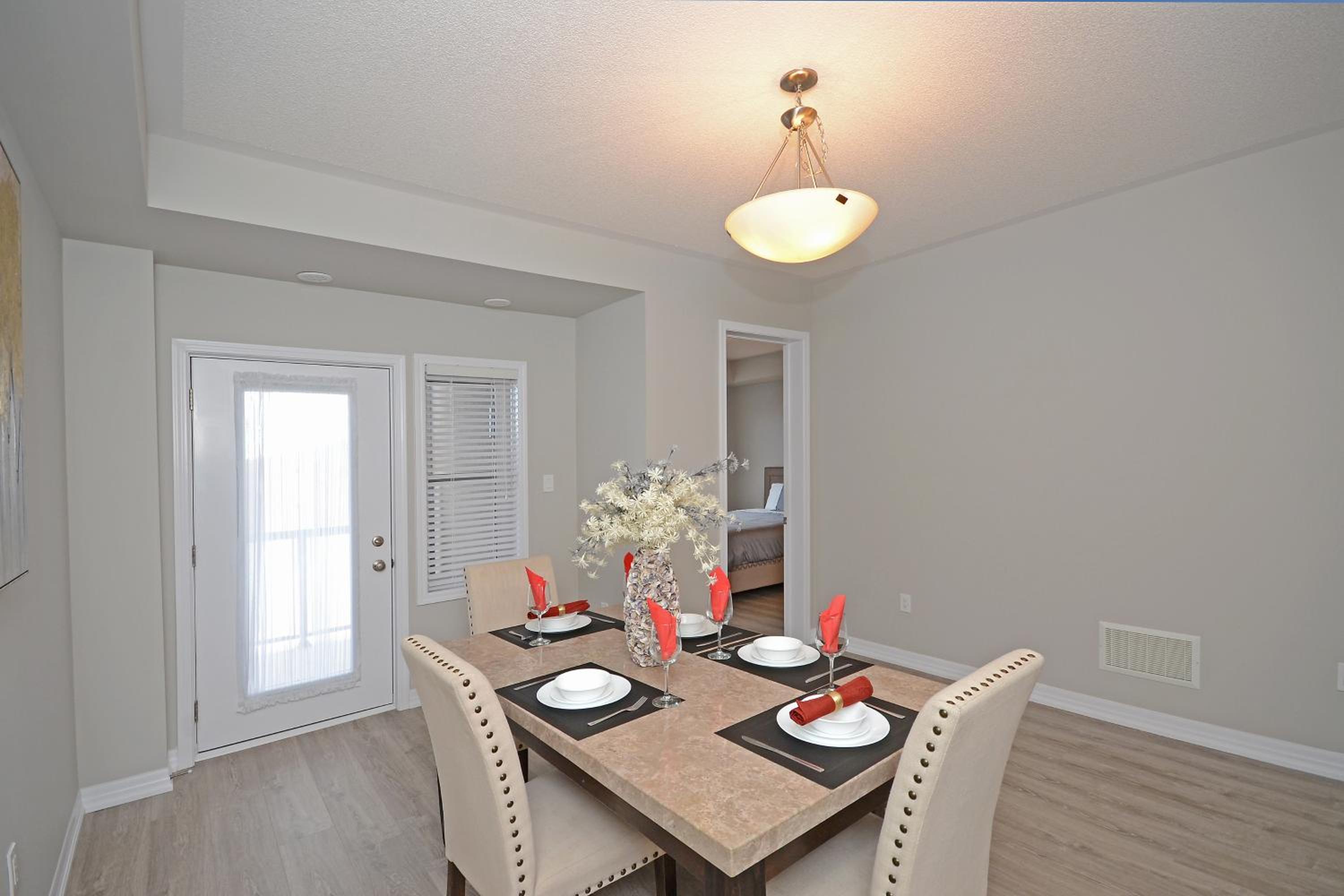 Royal Stays Townhome Collection - 3 Bedroom Townhome in Oakville - Property Image 28
