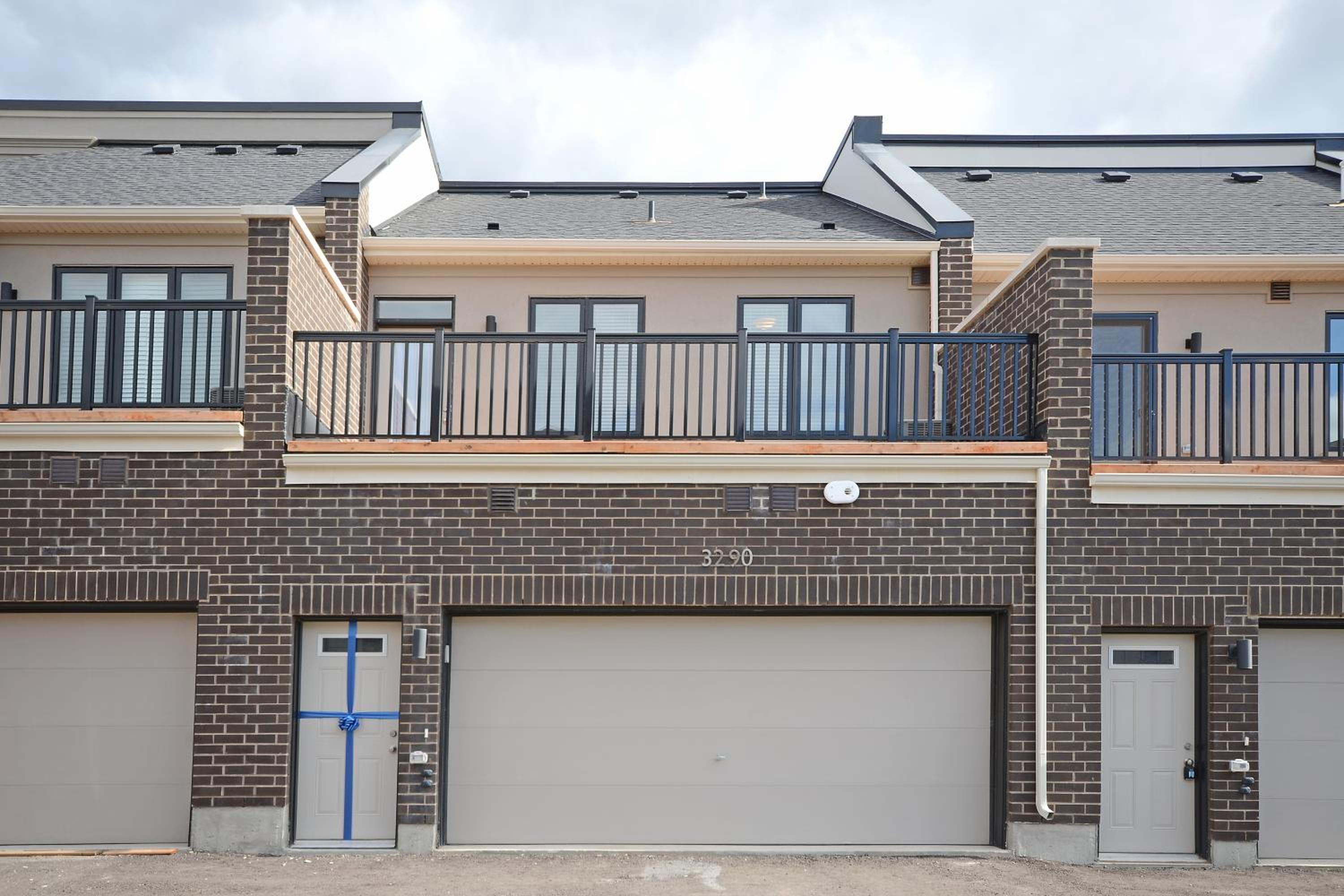 Royal Stays Townhome Collection - 3 Bedroom Townhome in Oakville - Property Image 46