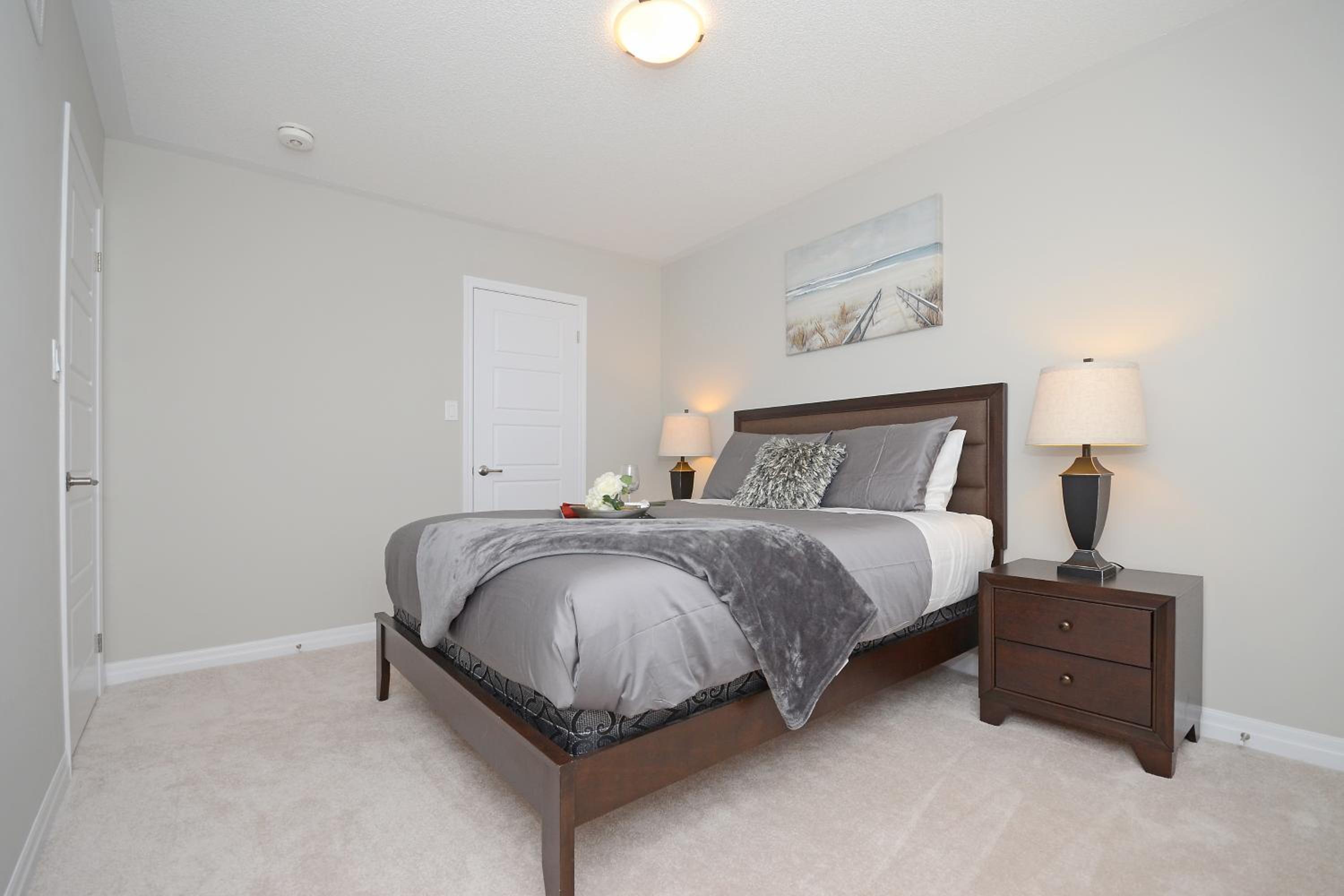 Royal Stays Townhome Collection - 3 Bedroom Townhome in Oakville - Property Image 31