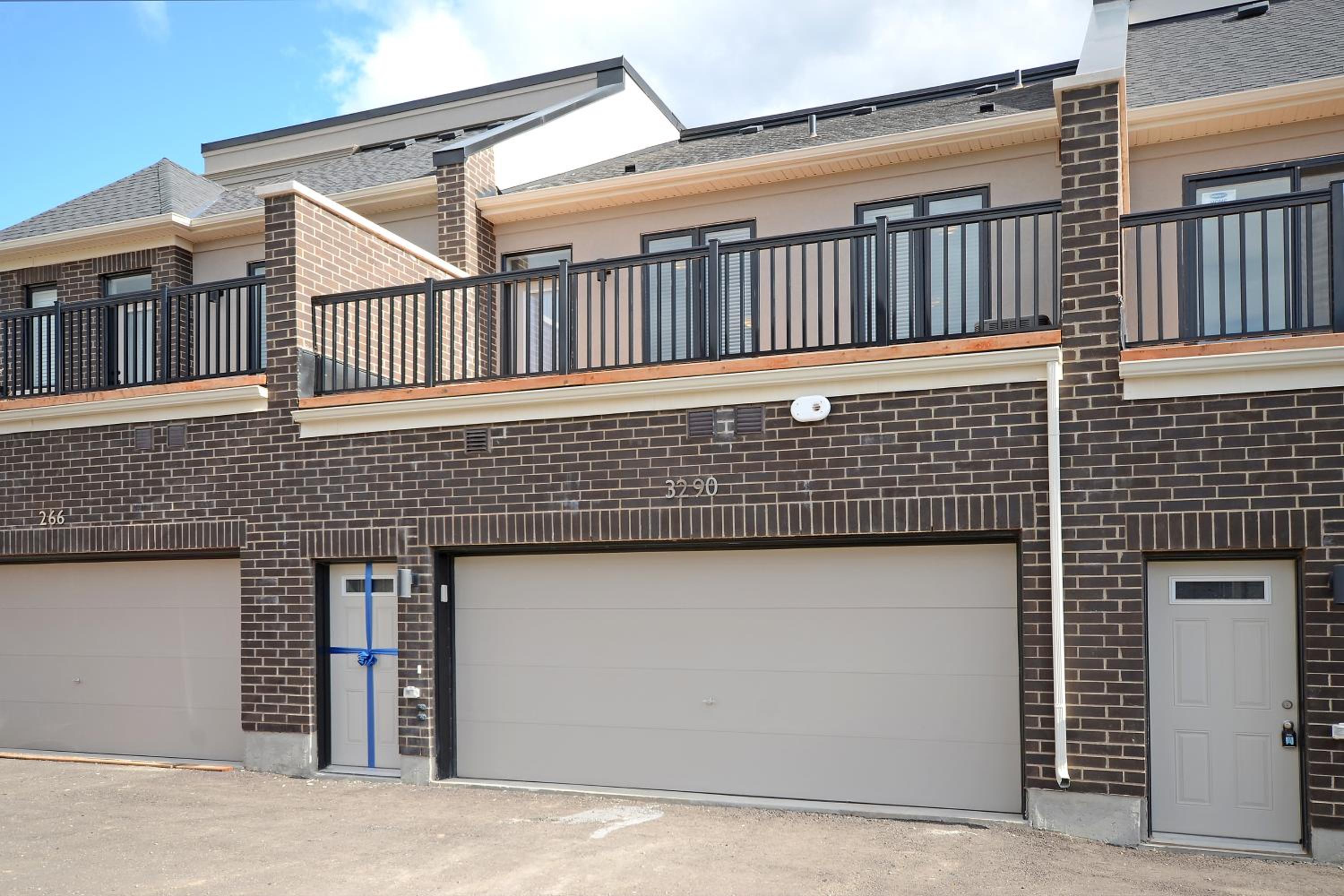 Royal Stays Townhome Collection - 3 Bedroom Townhome in Oakville - Property Image 7