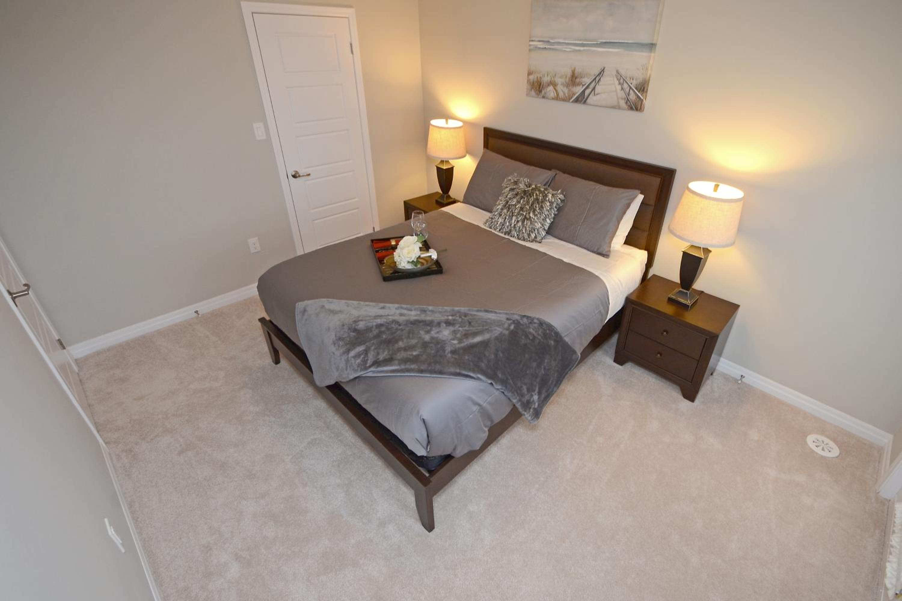 Royal Stays Townhome Collection - 3 Bedroom Townhome in Oakville - Property Image 35