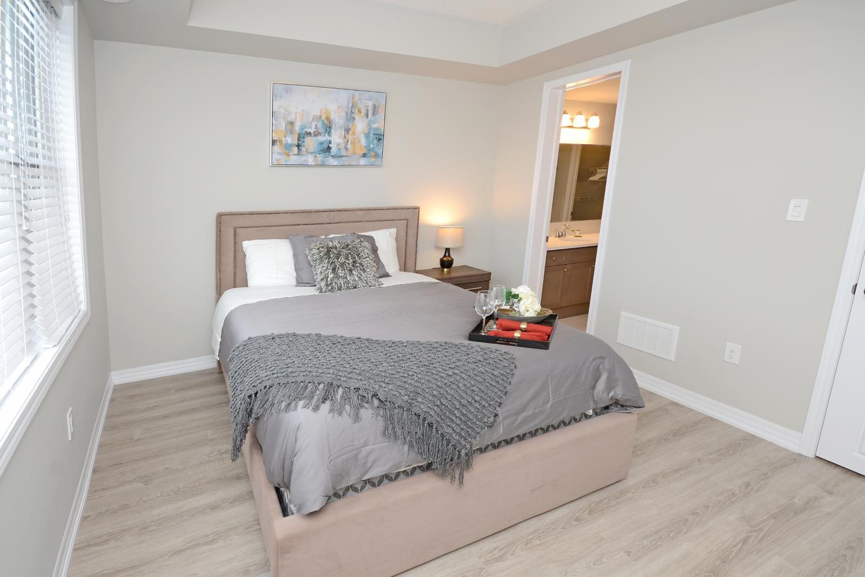 Royal Stays Townhome Collection - 3 Bedroom Townhome in Oakville - Property Image 26