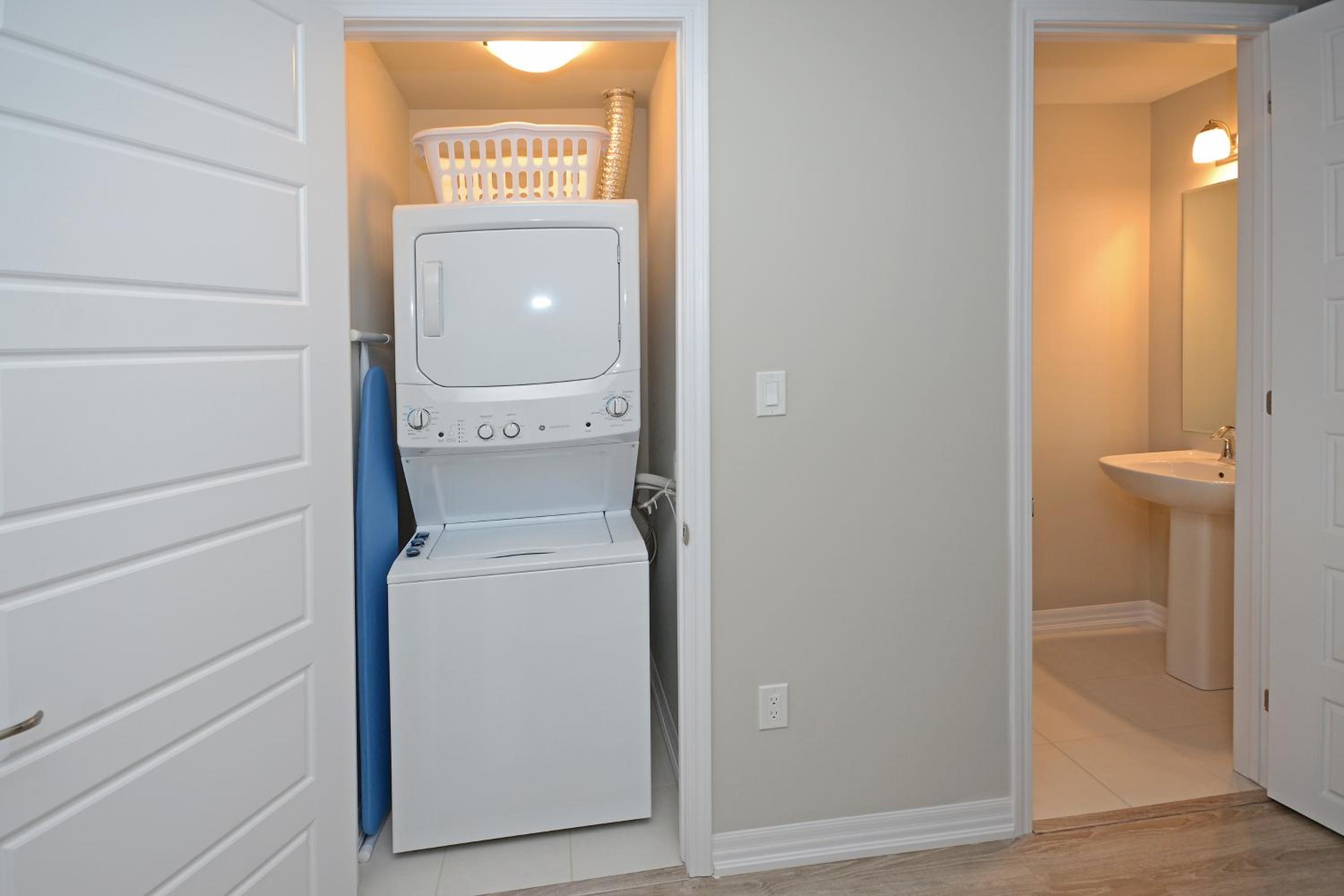 Royal Stays Townhome Collection - 3 Bedroom Townhome in Oakville - Property Image 8