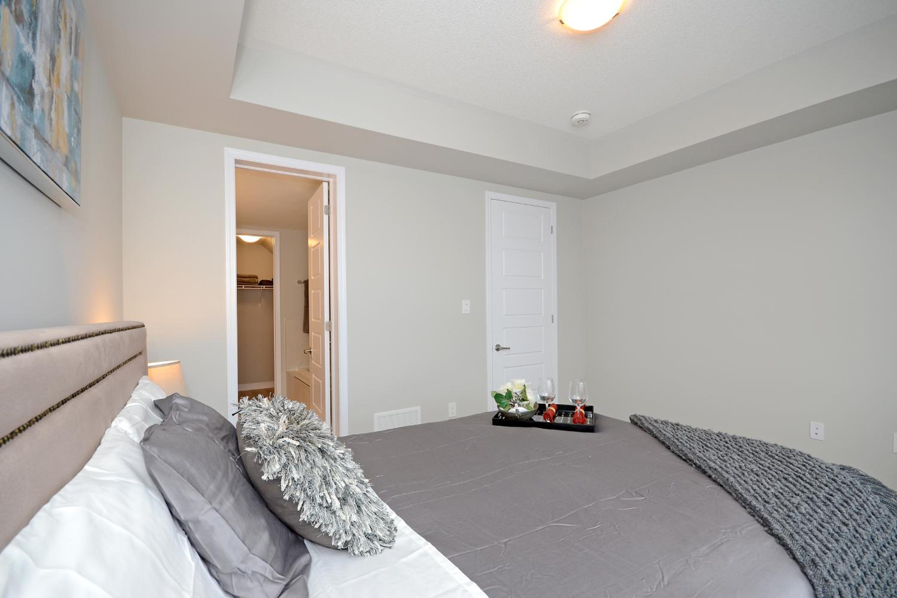 Royal Stays Townhome Collection - 3 Bedroom Townhome in Oakville - Property Image 10