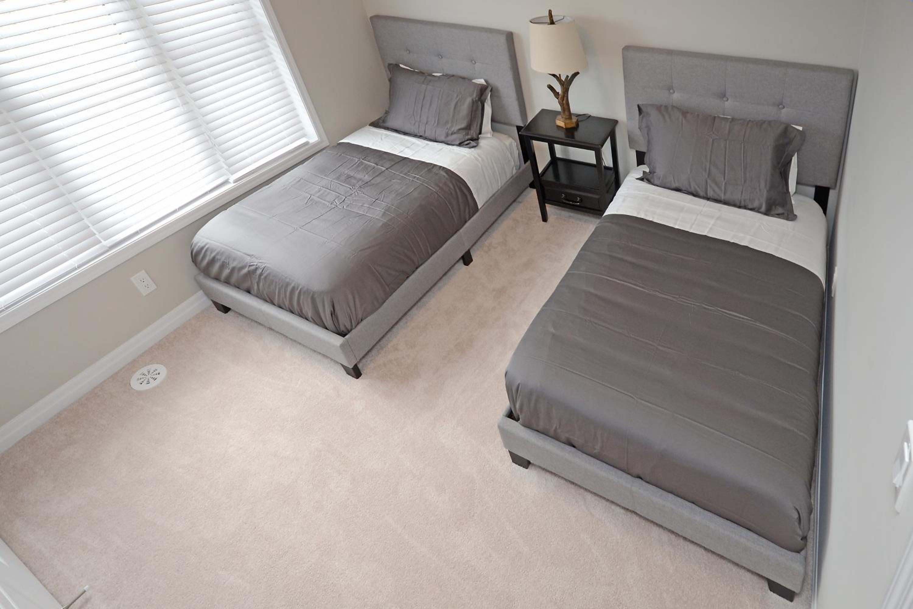 Toronto Vacations - Royal Stays Townhome Collection - 3 Bedroom Townhome in Oakville - Property Image 4