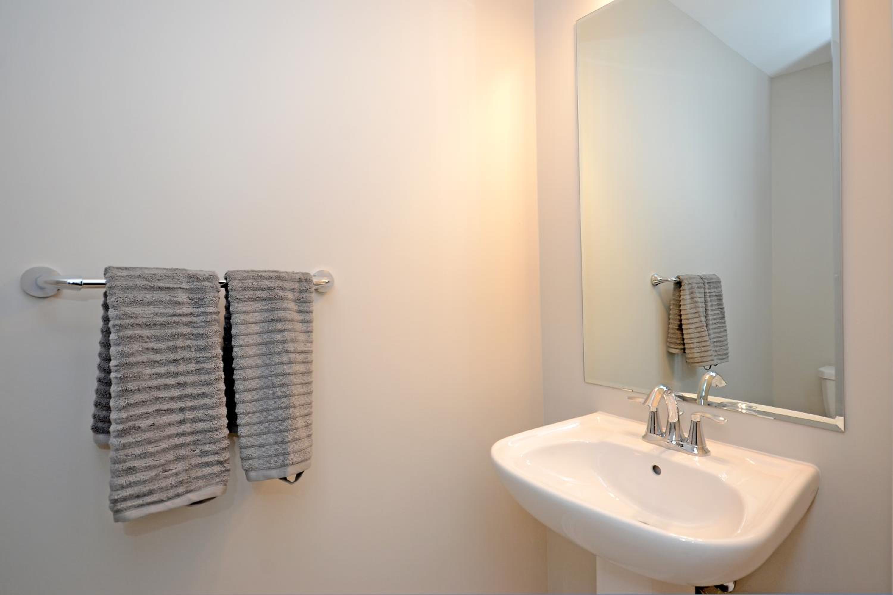 Royal Stays Townhome Collection - 3 Bedroom Townhome in Oakville - Property Image 11