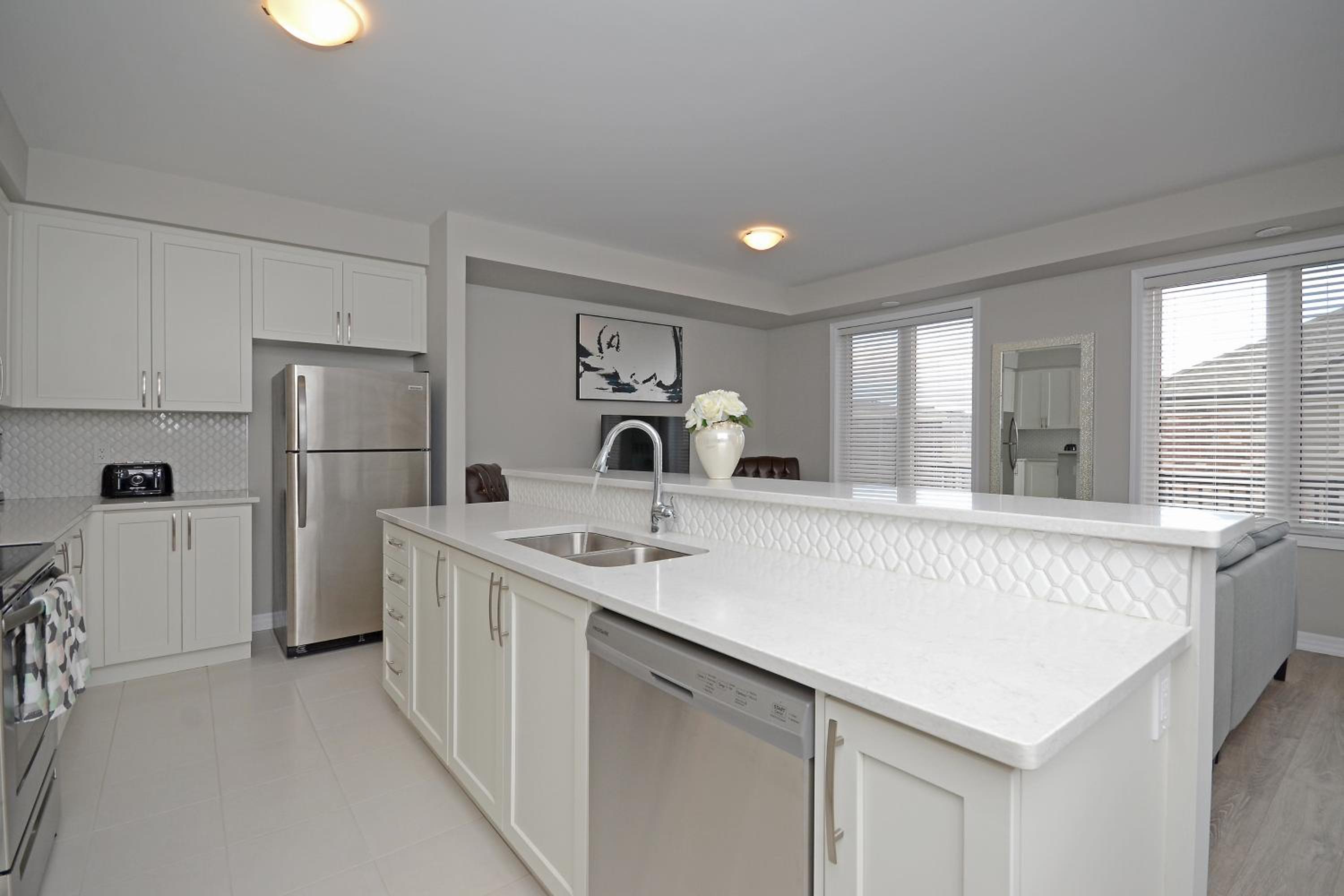 Royal Stays Townhome Collection - 3 Bedroom Townhome in Oakville - Property Image 13