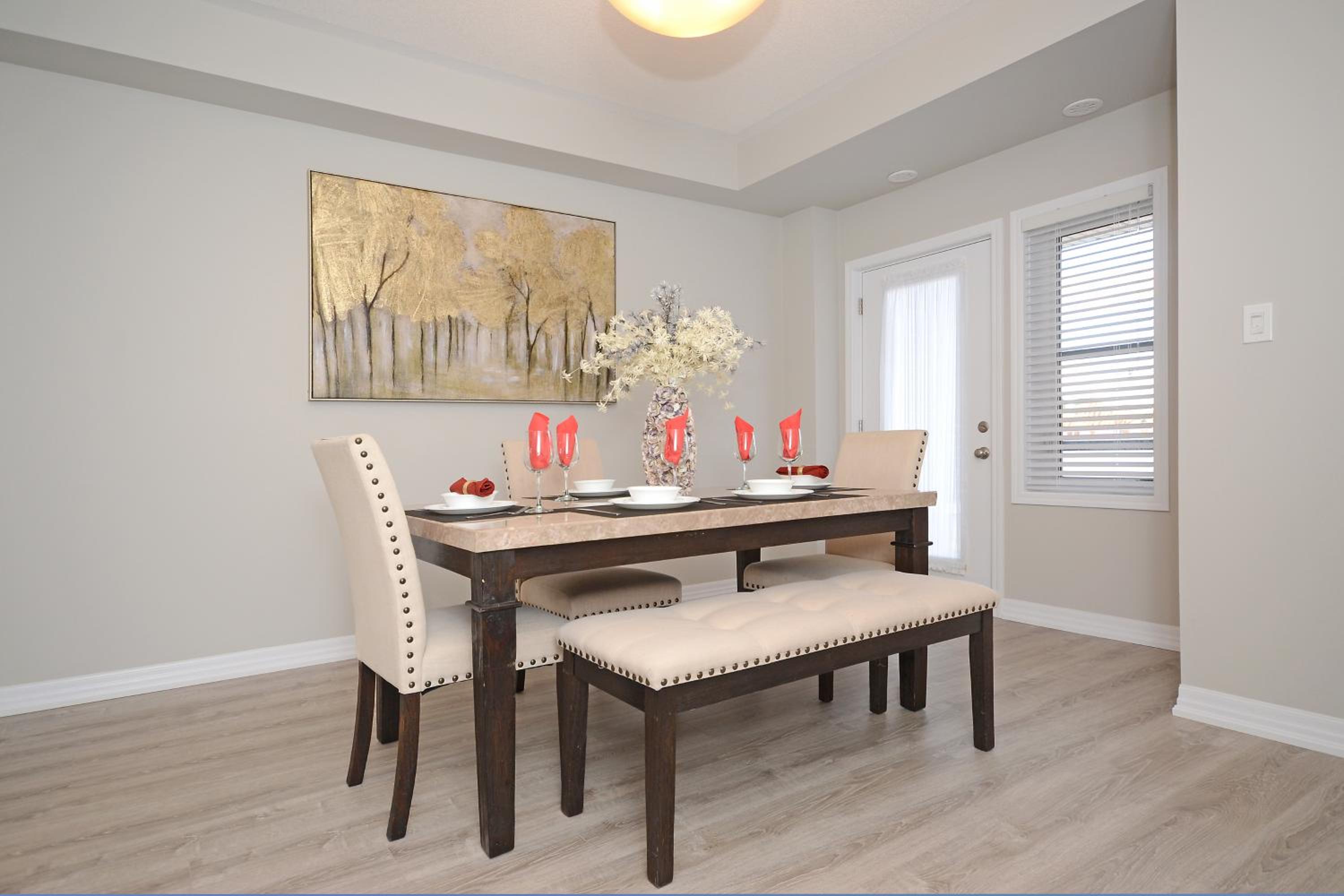 Royal Stays Townhome Collection - 3 Bedroom Townhome in Oakville - Property Image 16