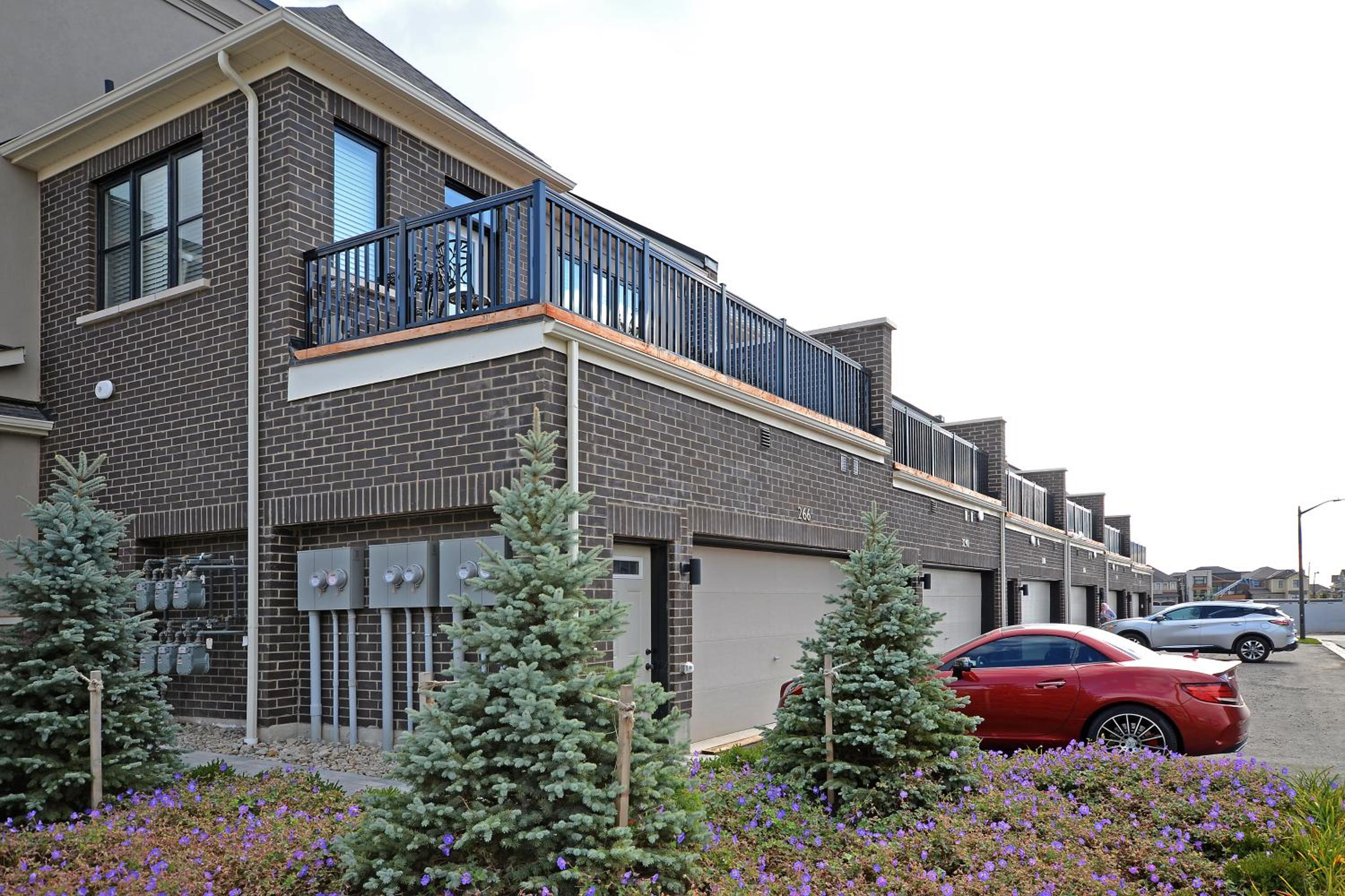 Royal Stays Townhome Collection - 3 Bedroom Townhome in Oakville - Property Image 17