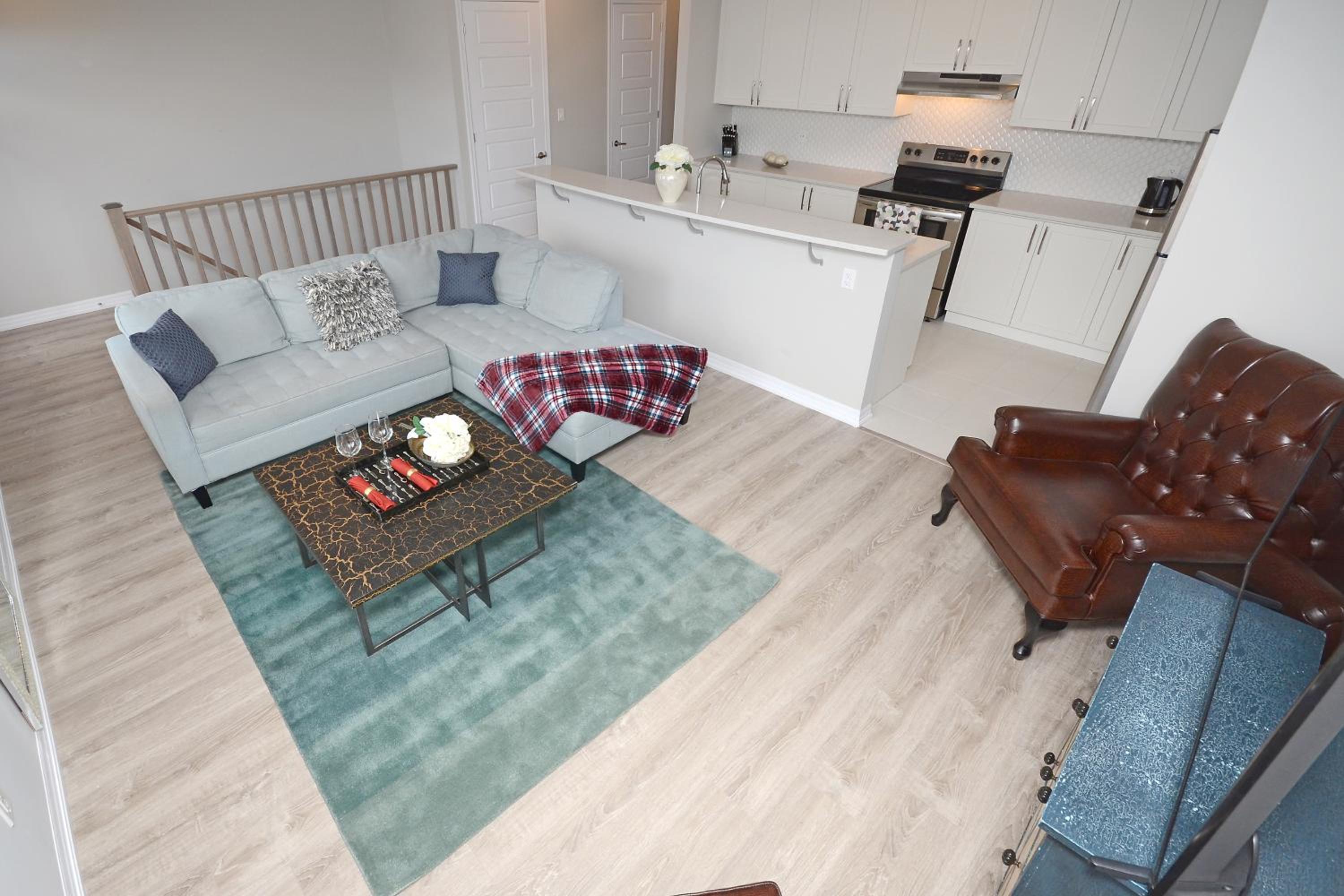 Royal Stays Townhome Collection - 3 Bedroom Townhome in Oakville - Property Image 21