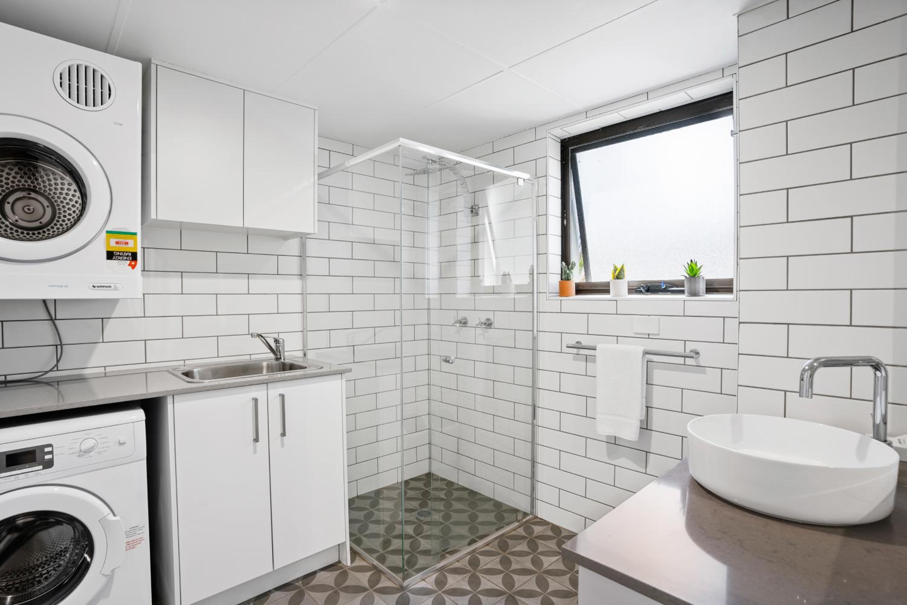 2/56 Lawson Street@Clarkes Beach