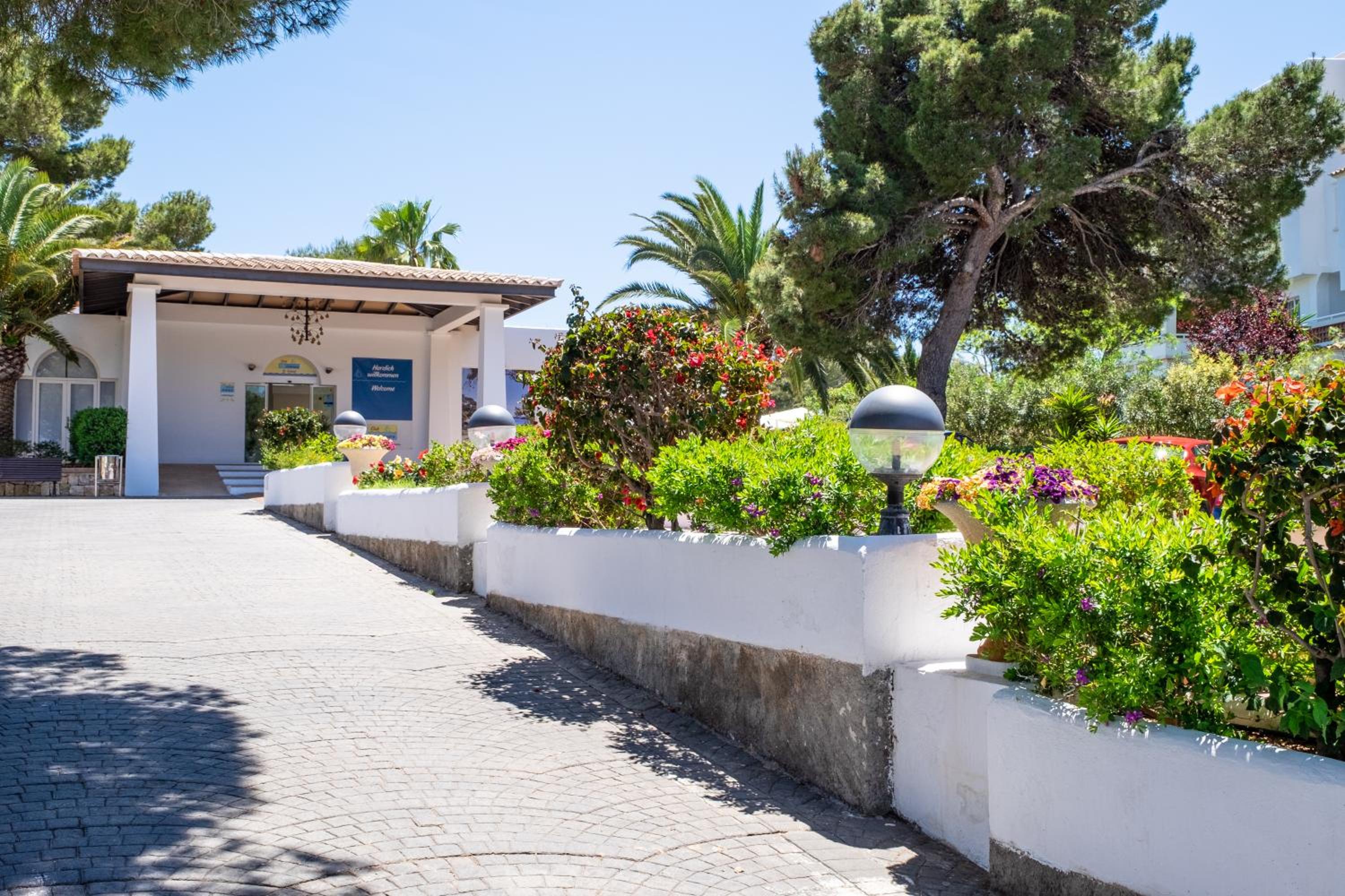 Hotel Club Es Talaial - Image 1