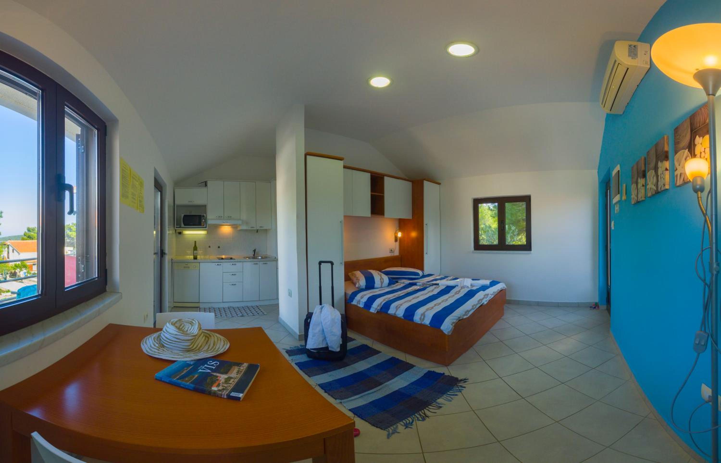 Photo 10