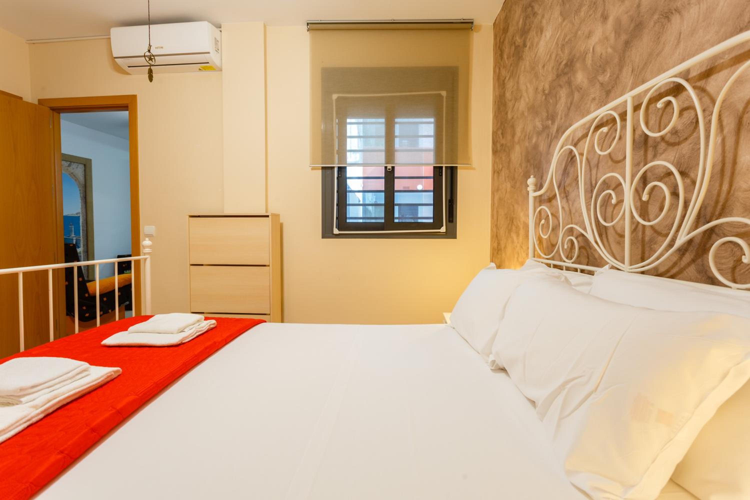 Puerta San FELIX free parking by Cadiz4Rentals view 5