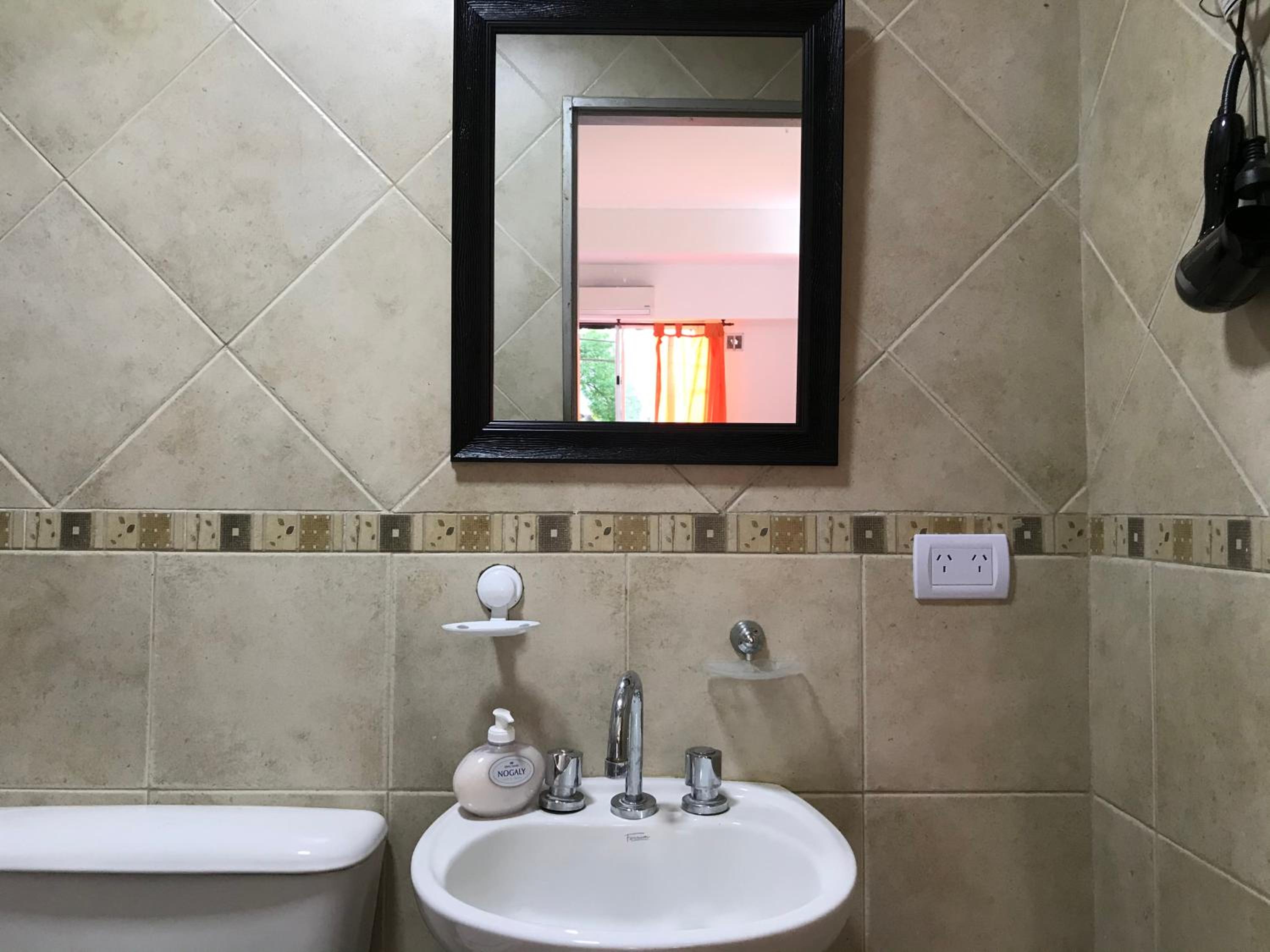 Cares Apartament, Morón, Buenos Aires