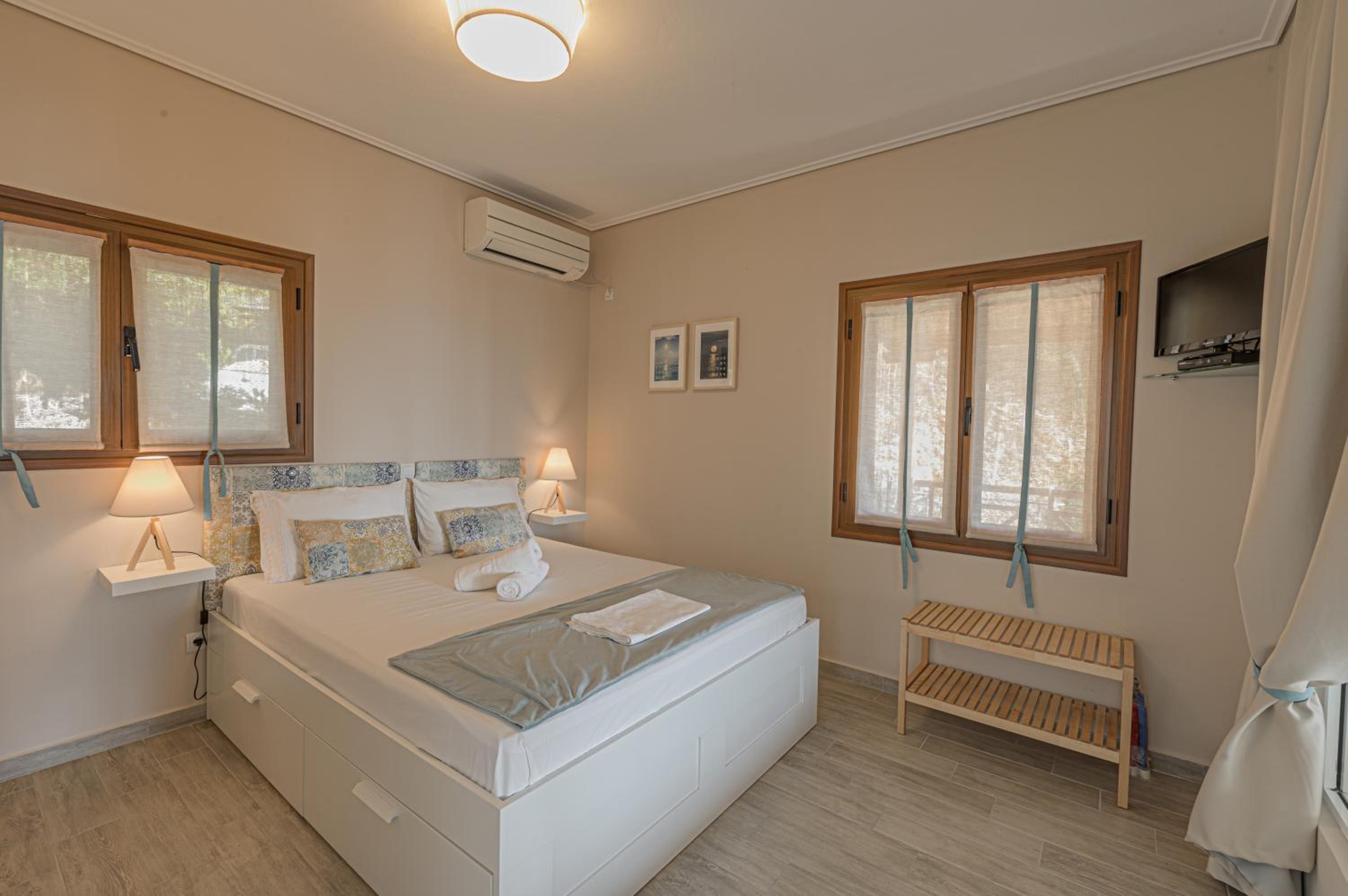 Paralio Astros Beachfront Suites view 5