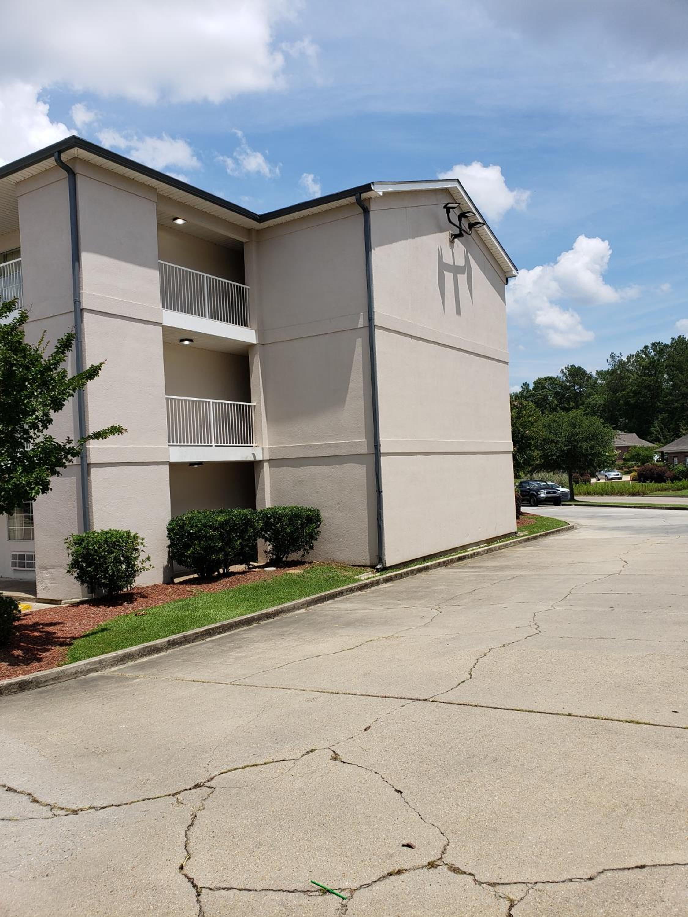 Hattiesburg Vacations - InTown Suites Extended Stay Hattiesburg - Property Image 4