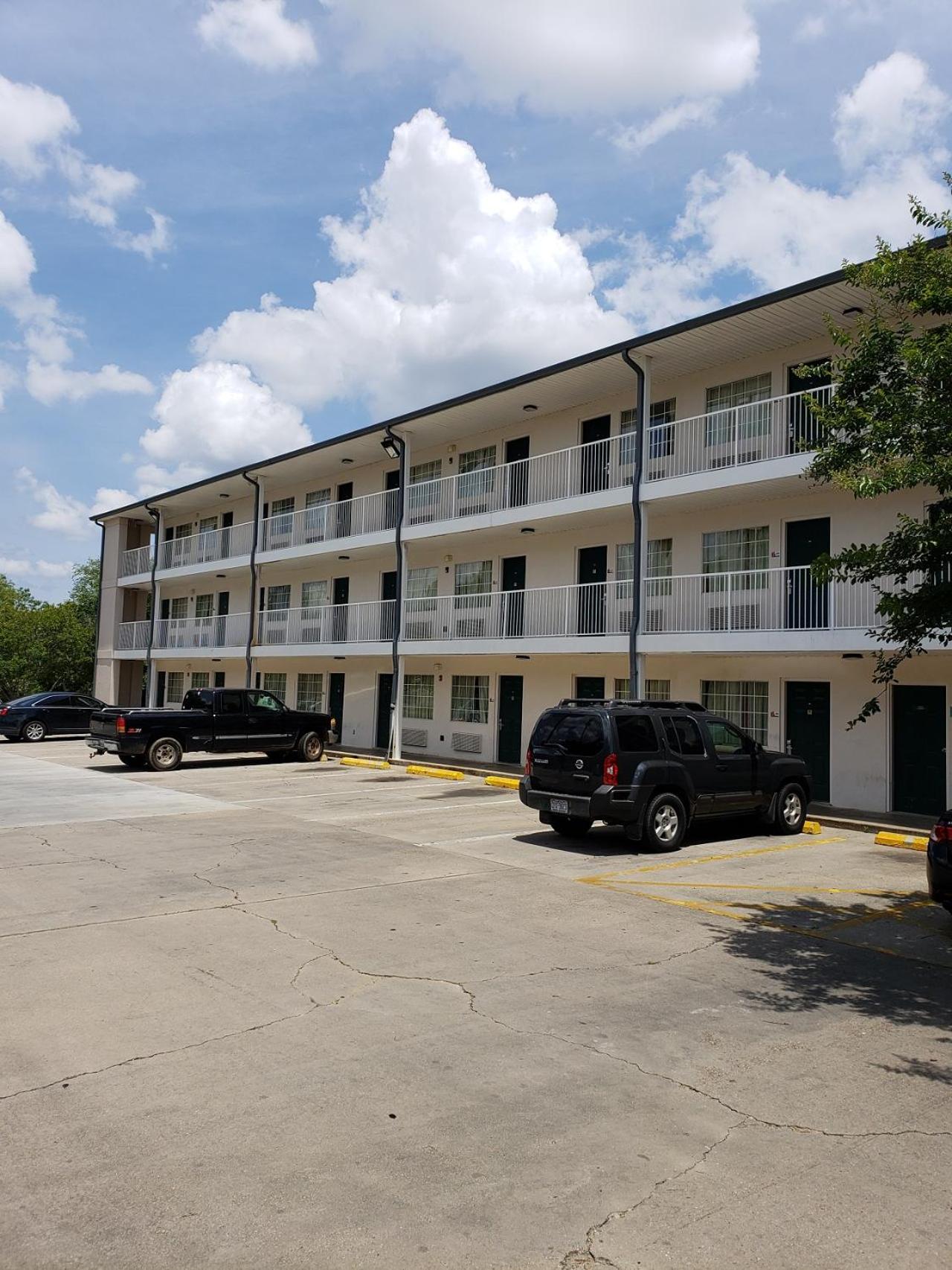 Hattiesburg Vacations - InTown Suites Extended Stay Hattiesburg - Property Image 5