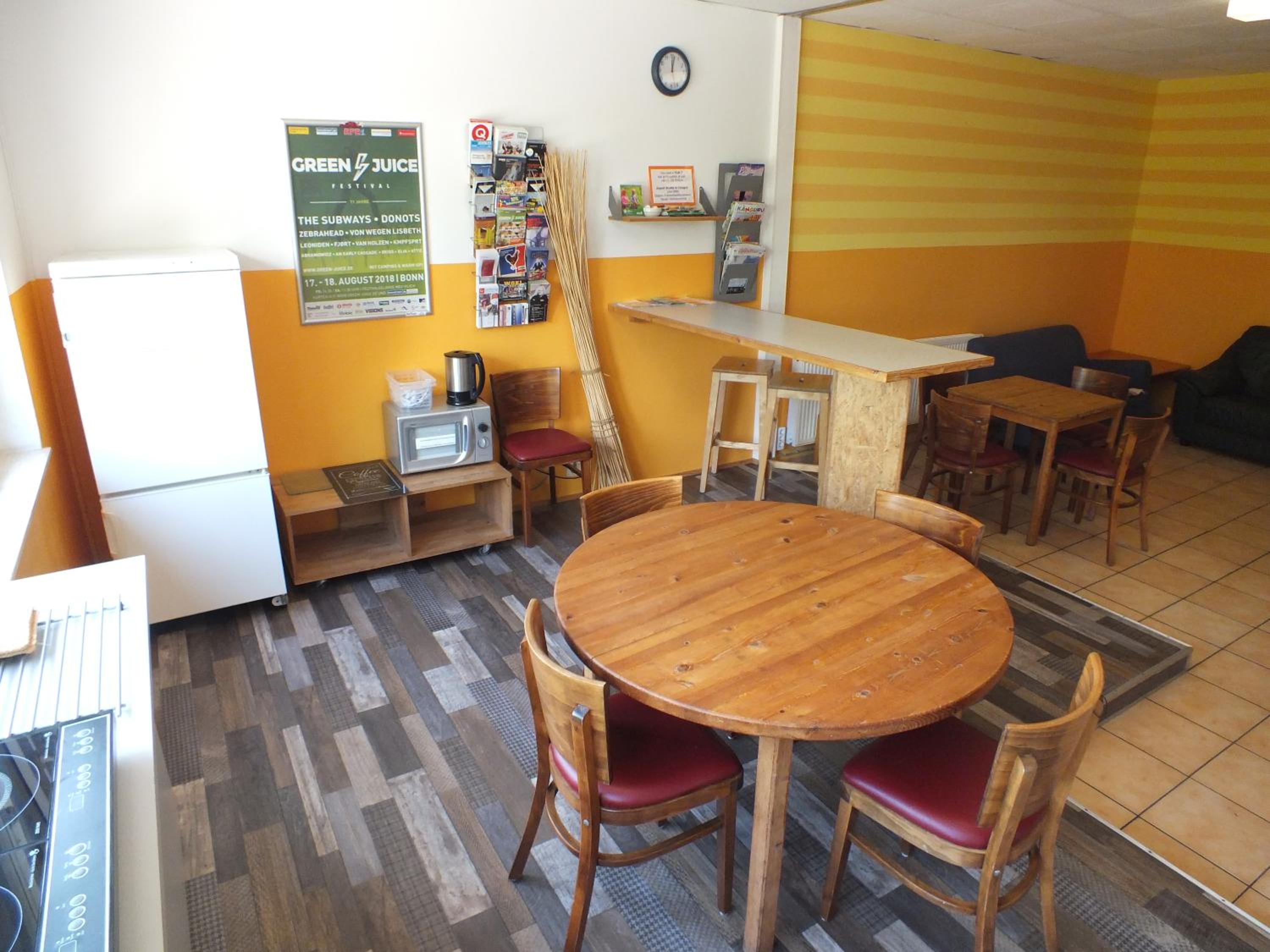 Max Hostel