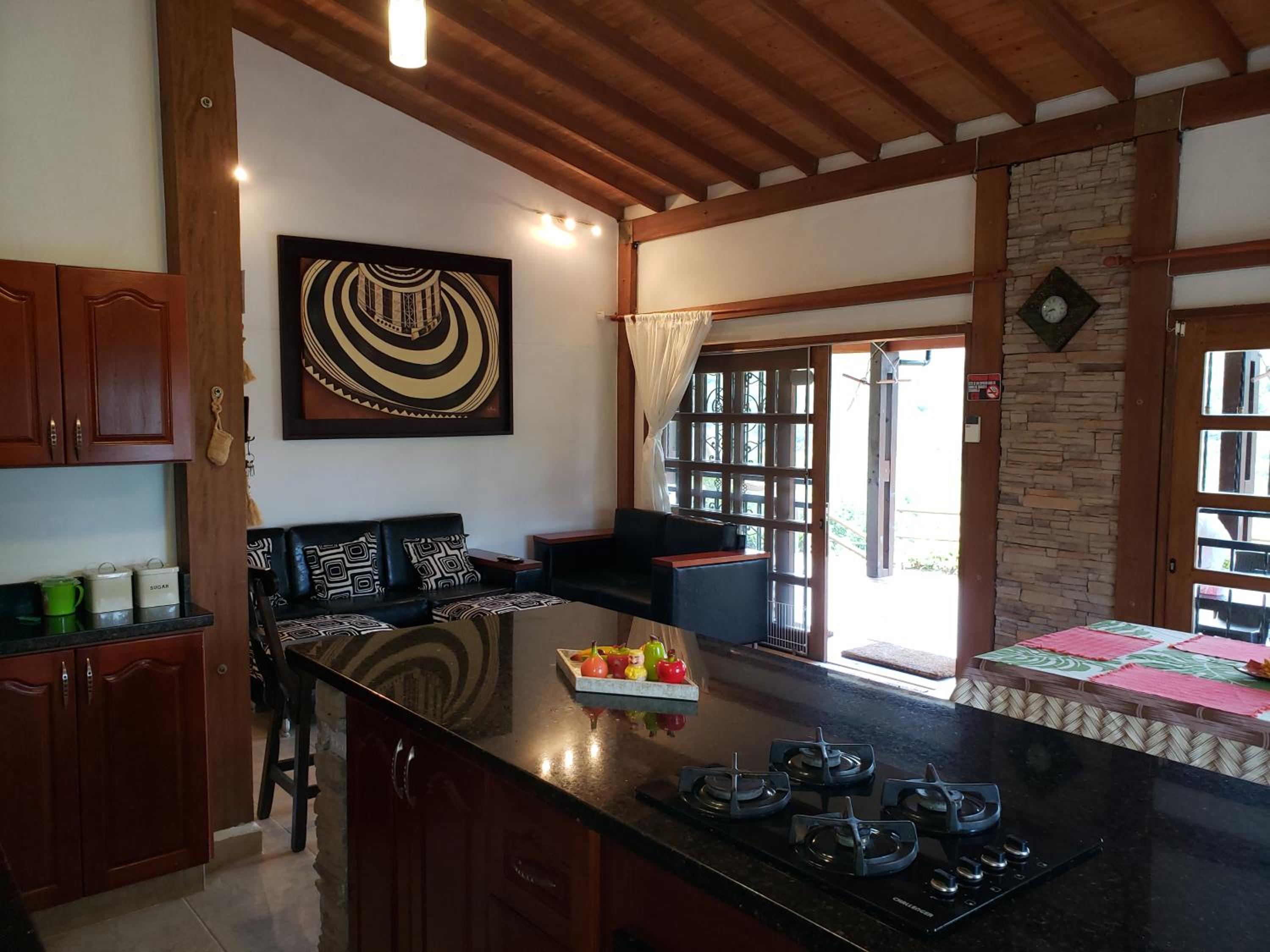 Beautiful Lake View Villa. Lake Access & Near Town