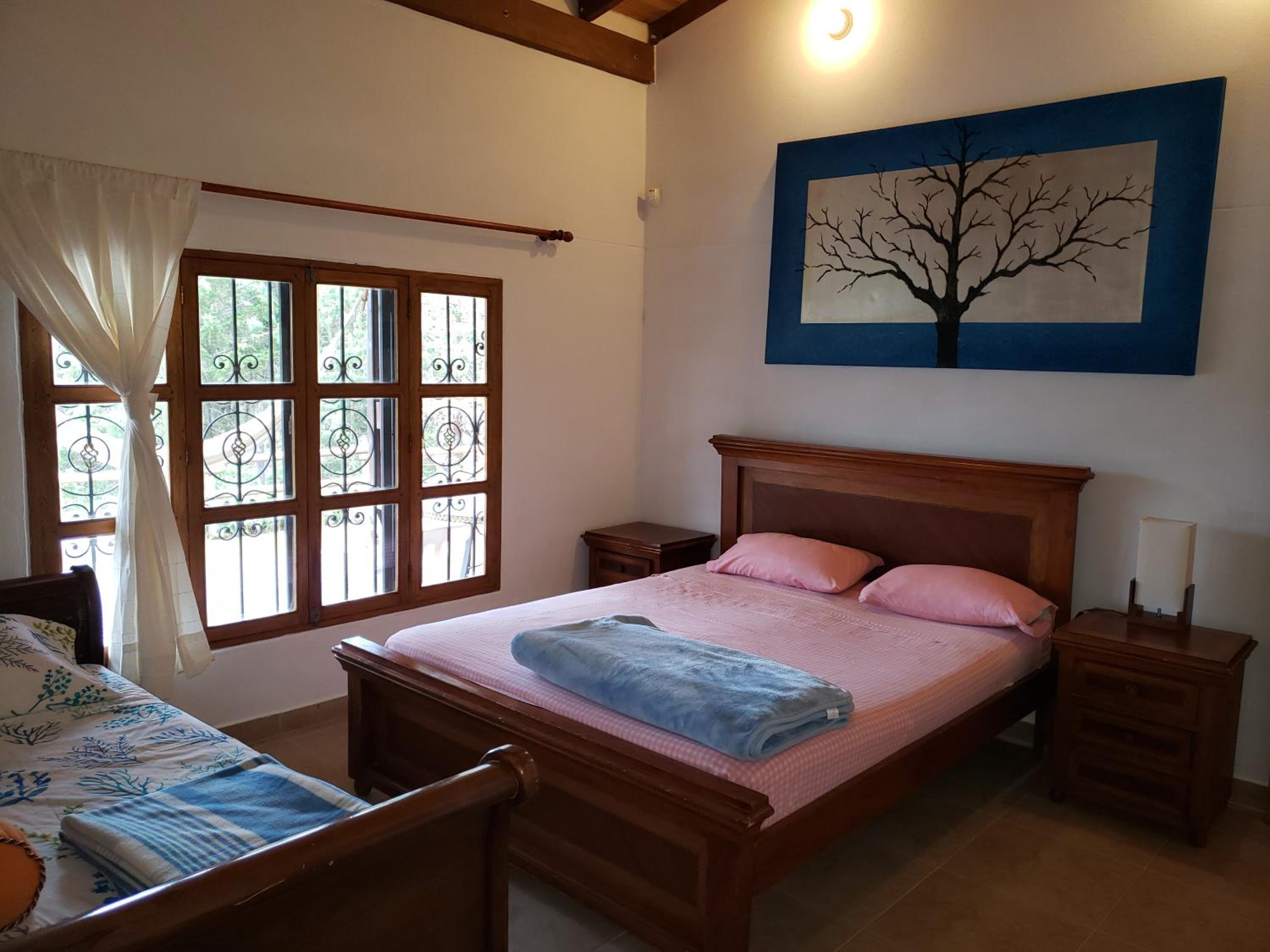 Beautiful Lake View Villa. Lake Access & Near Town