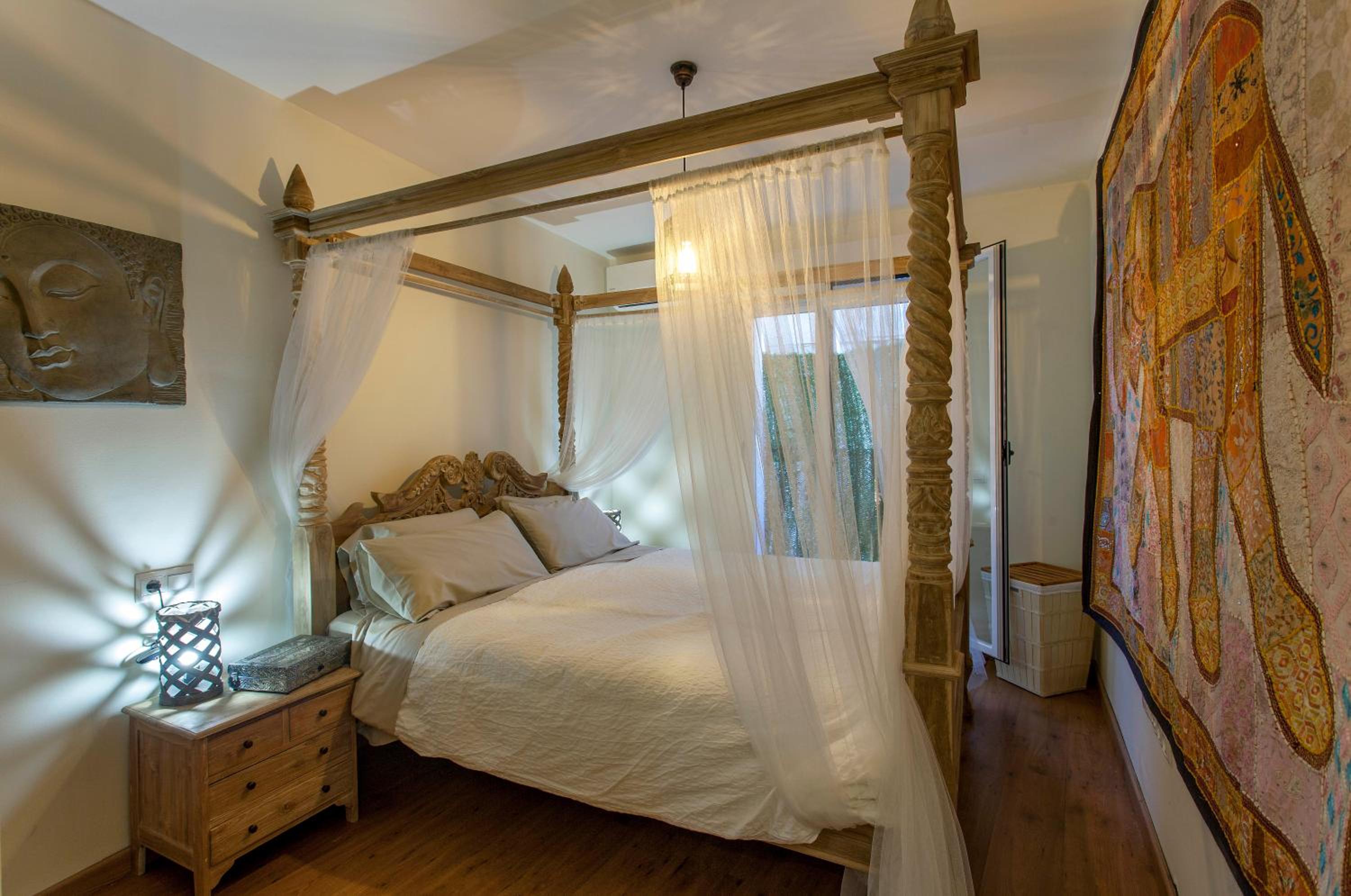 LUXURIOUS & ALLURING HOME IN HISTORIC TOWN (VALENCIA) view 3