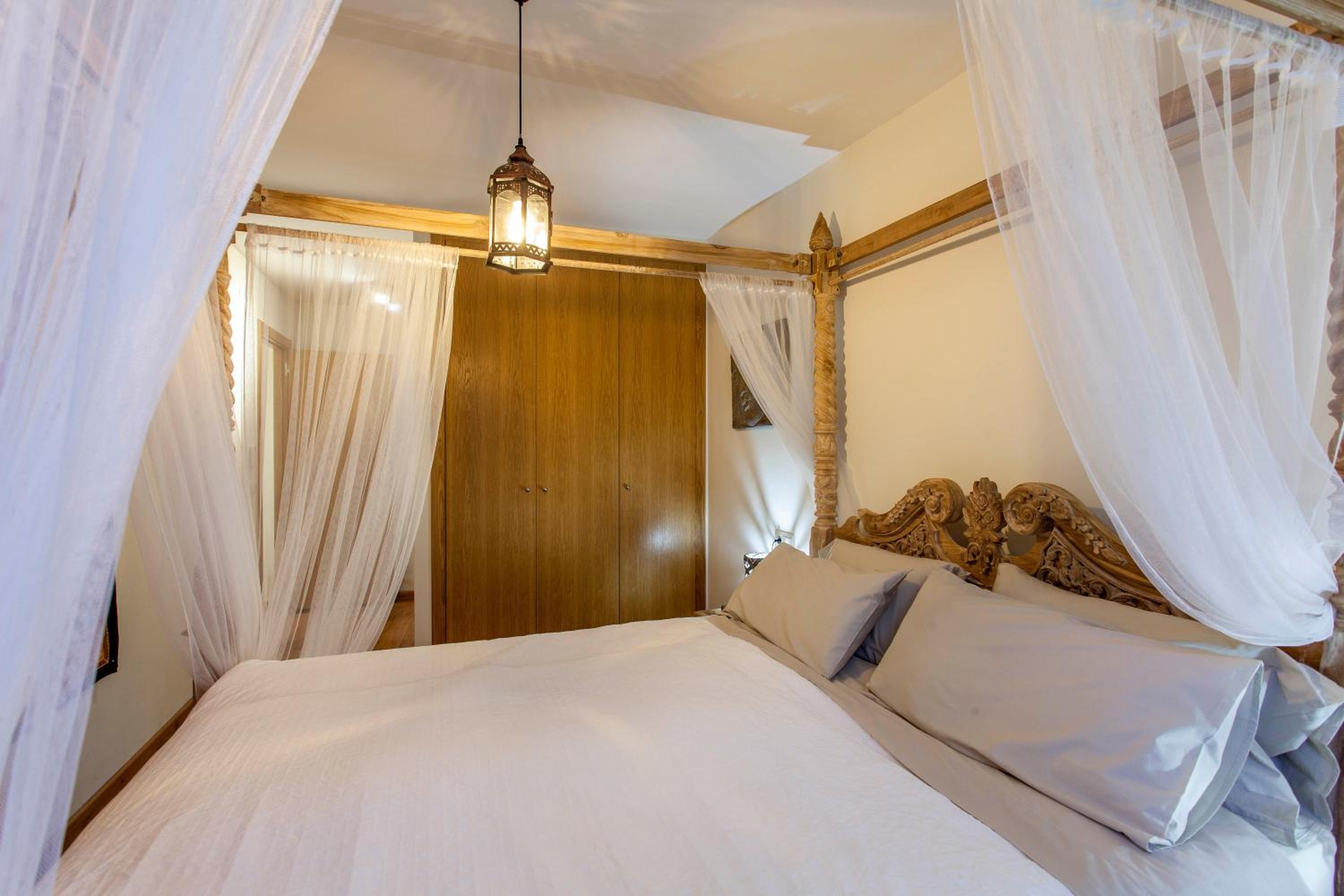 LUXURIOUS & ALLURING HOME IN HISTORIC TOWN (VALENCIA) view 4