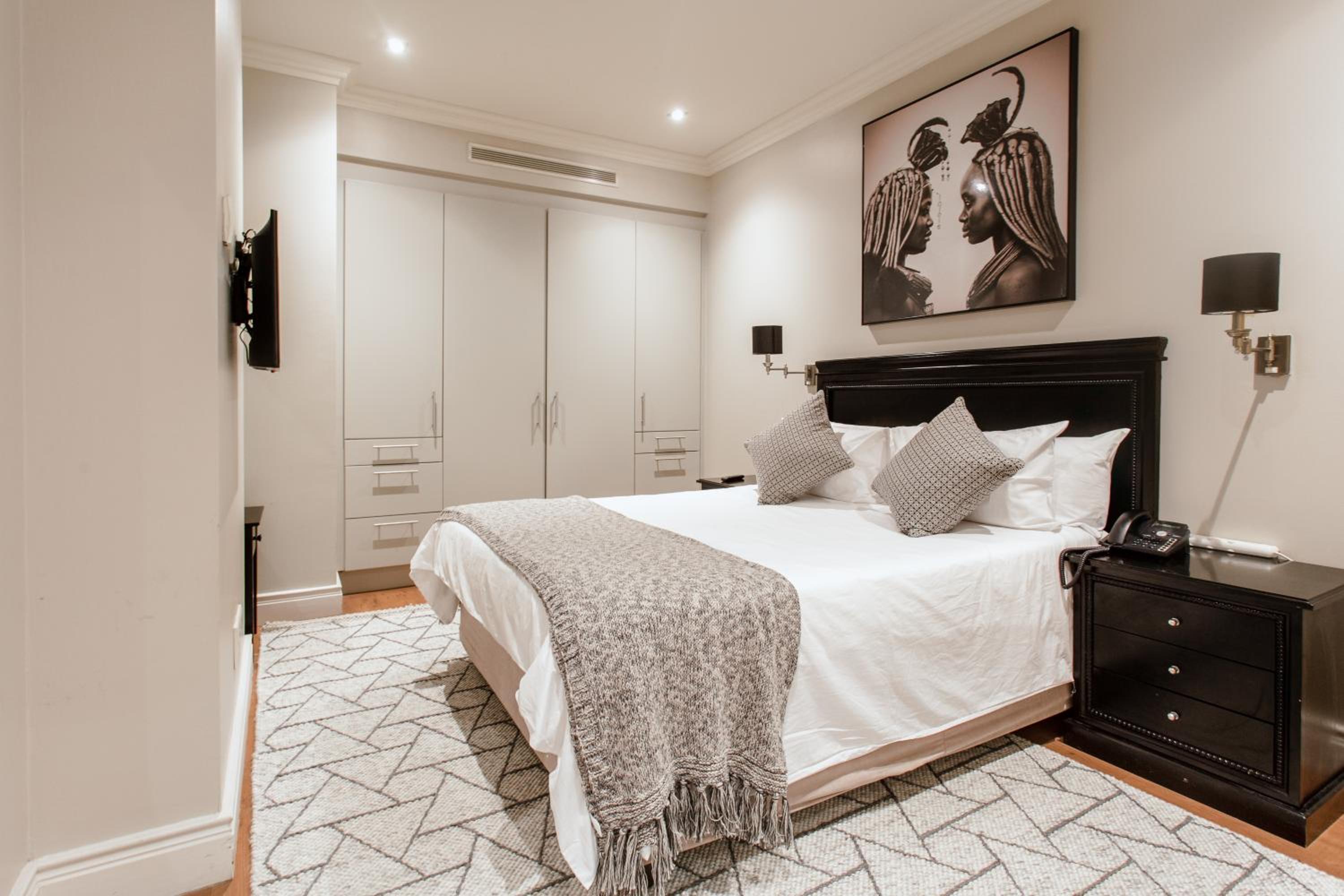620 - 1BDR Apartment close to V&A Waterfront view 2