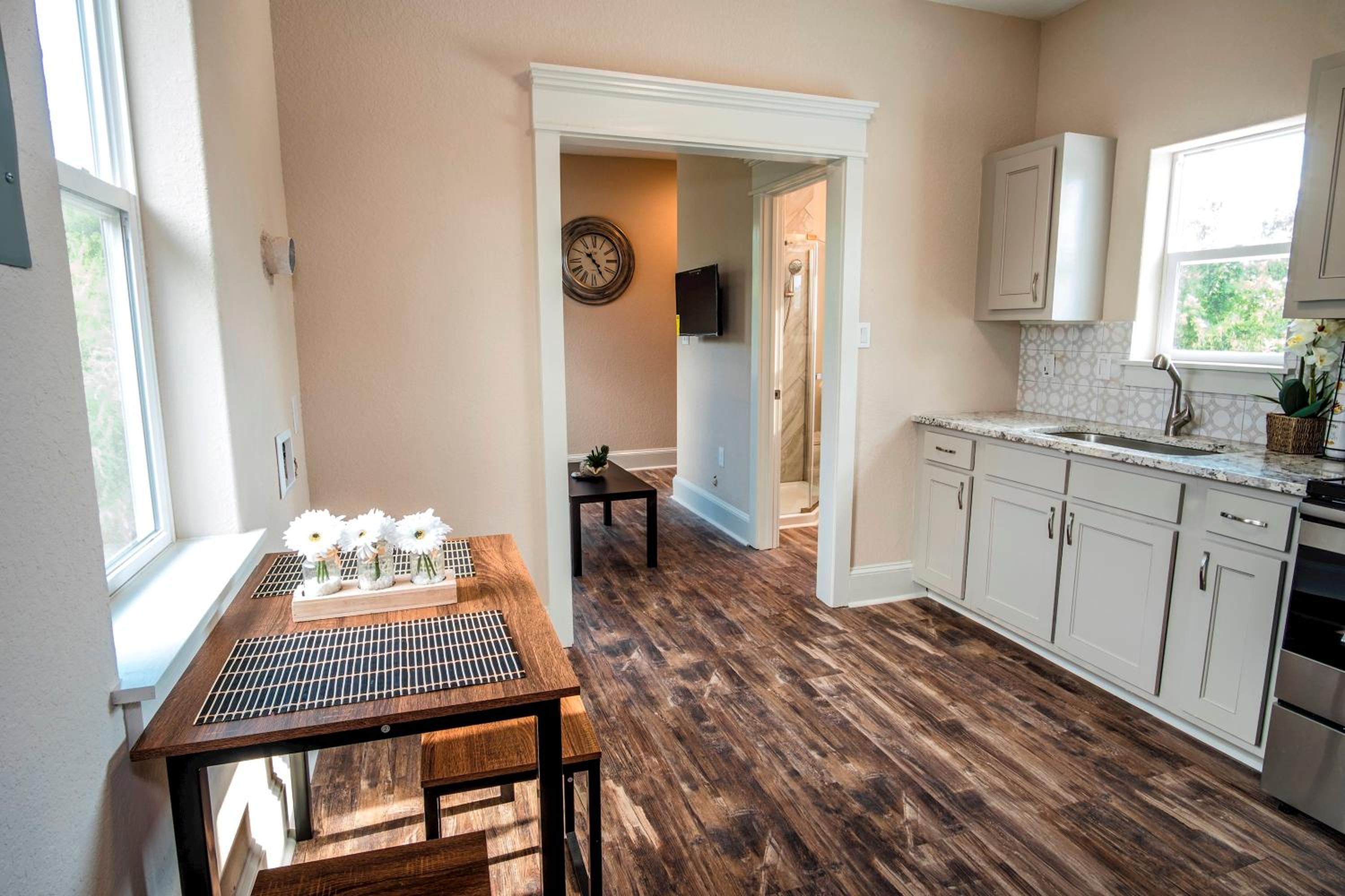 Beautiful Guest House on New Built Home Near Downtown view 5