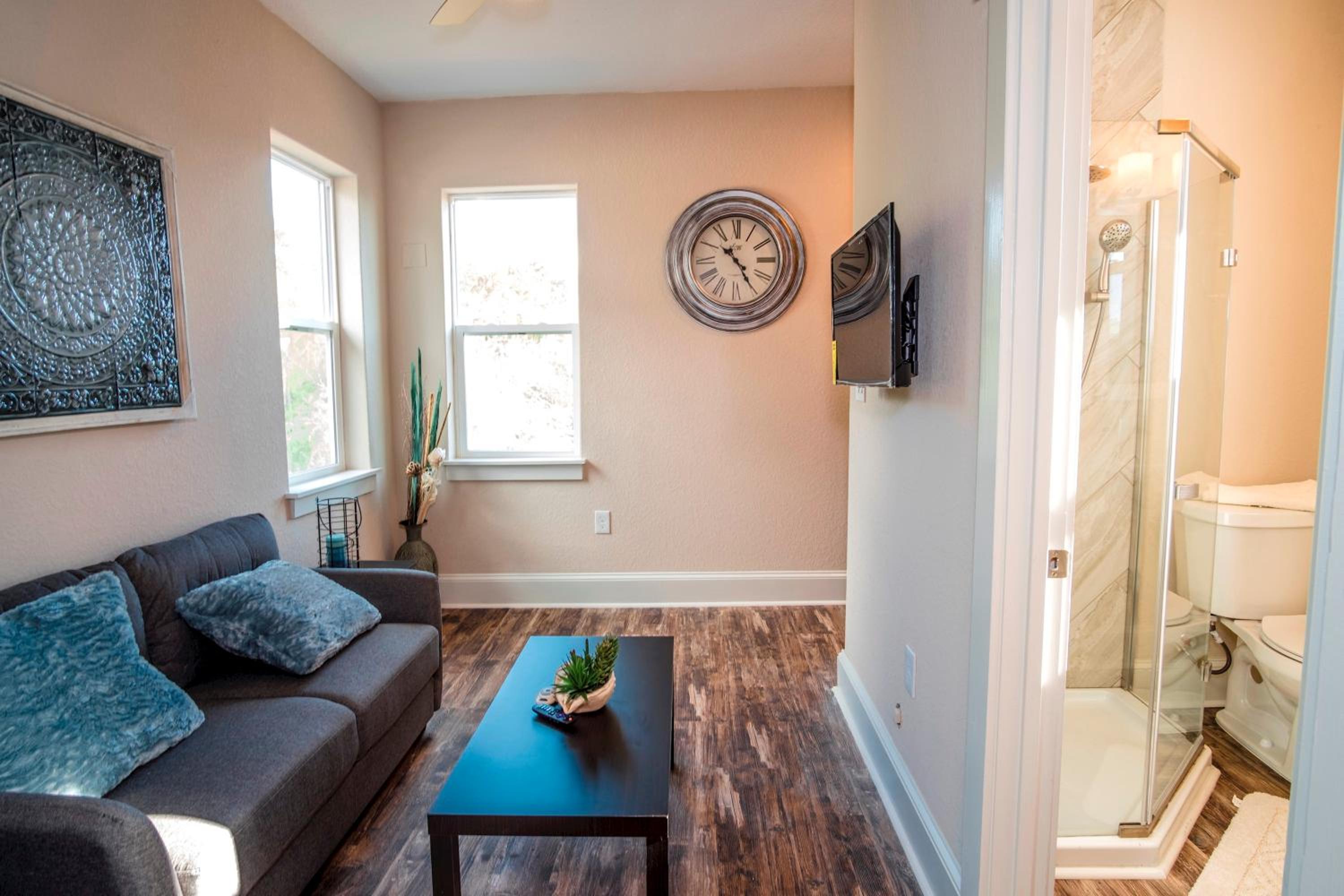Beautiful Guest House on New Built Home Near Downtown view 4