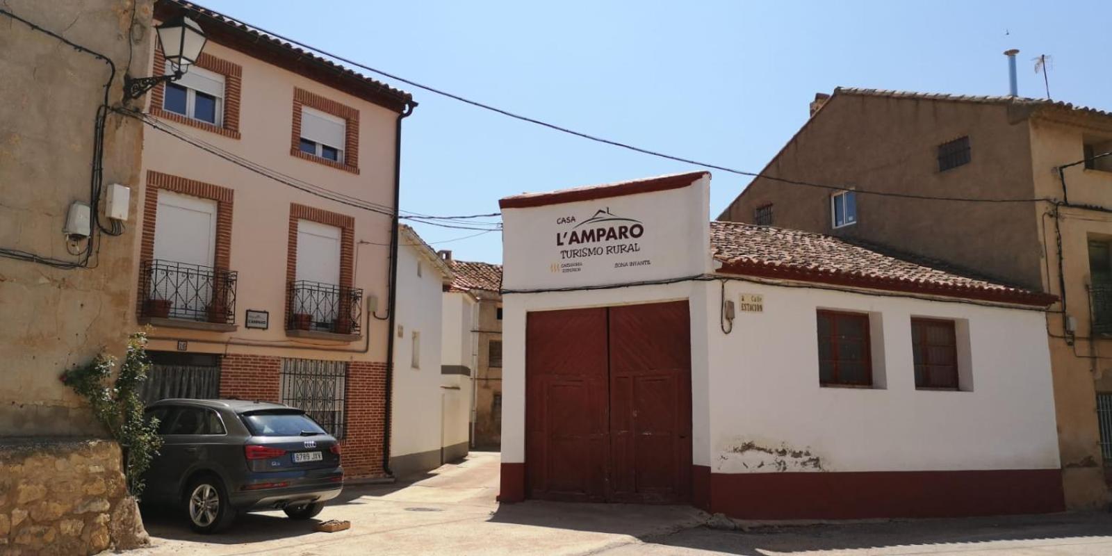 Casa rural L´Amparo -3 espigas- Categoría superior-15 personas view 2