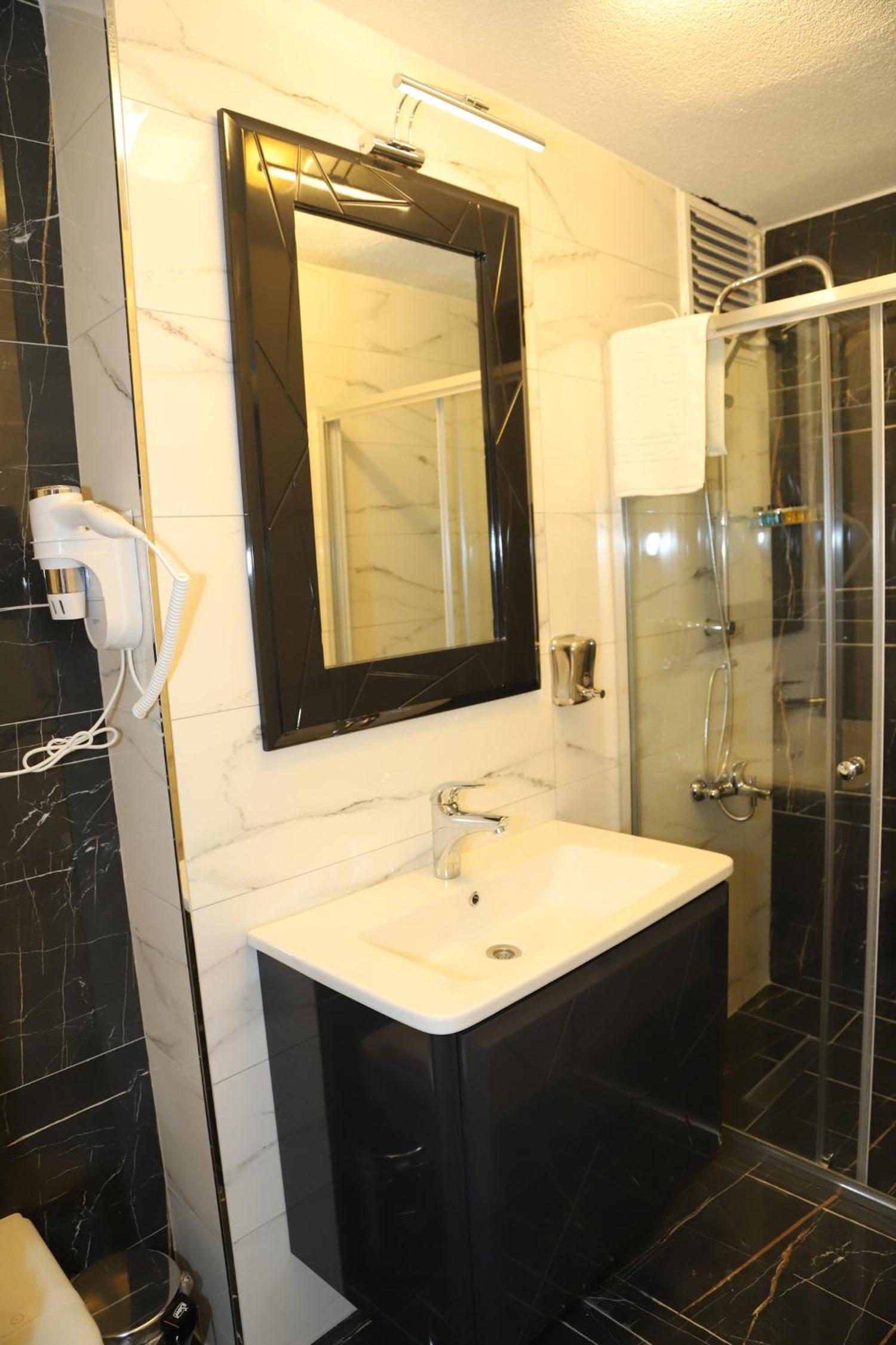 Grand Kavi Hotel